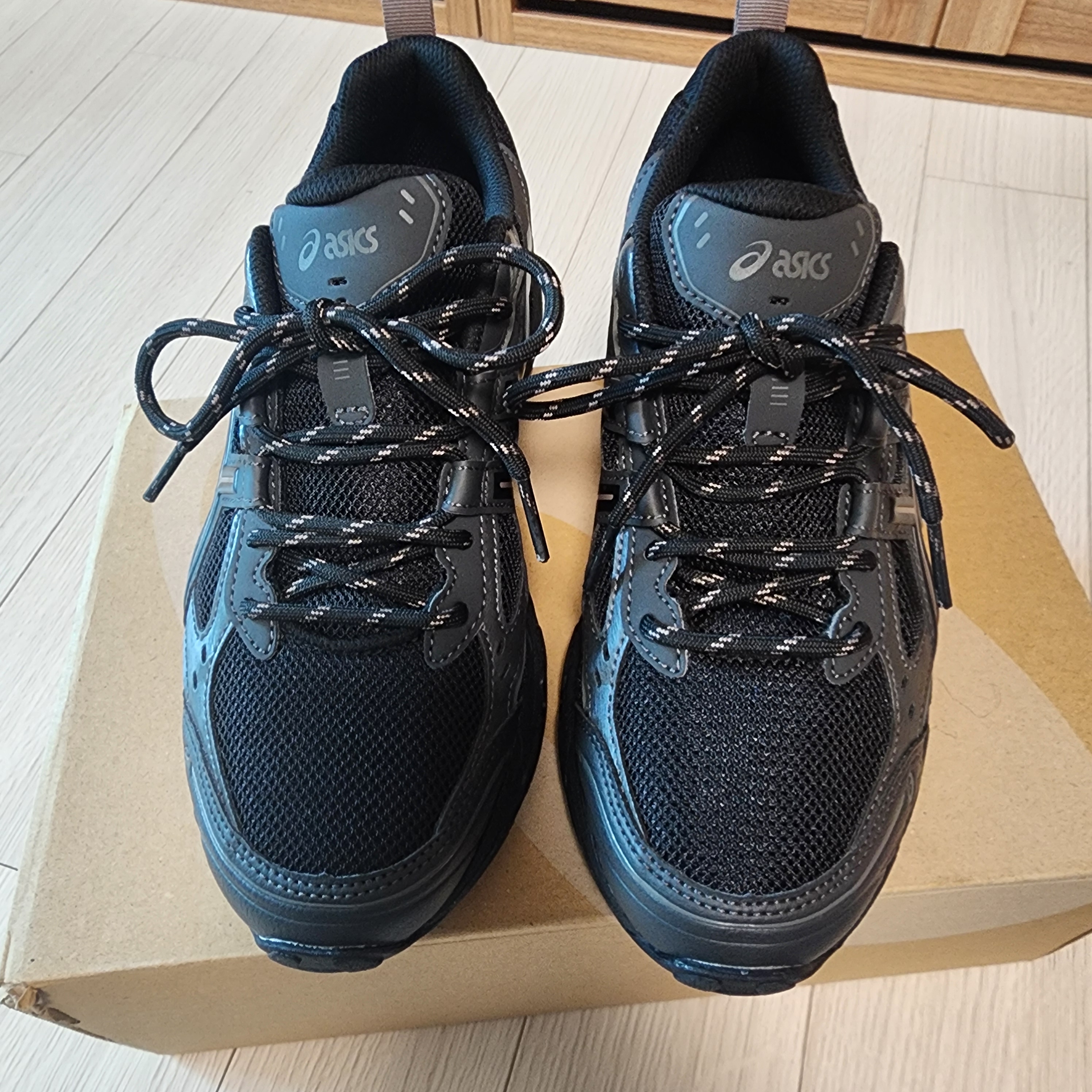 Asics Gel-Nunobiki Black Taupe Grey 착용 스타일 - 2