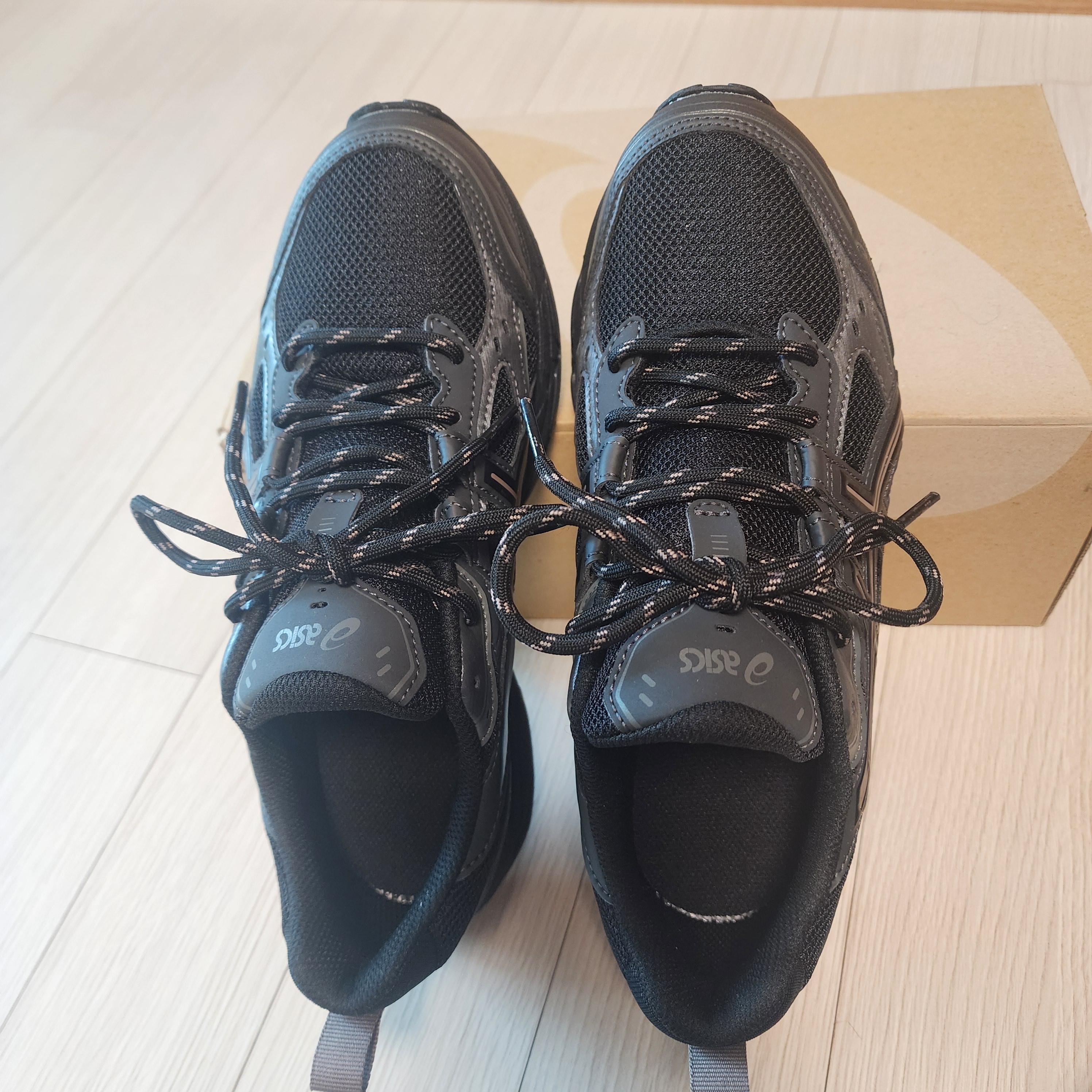 Asics Gel-Nunobiki Black Taupe Grey 착용 스타일 - 1