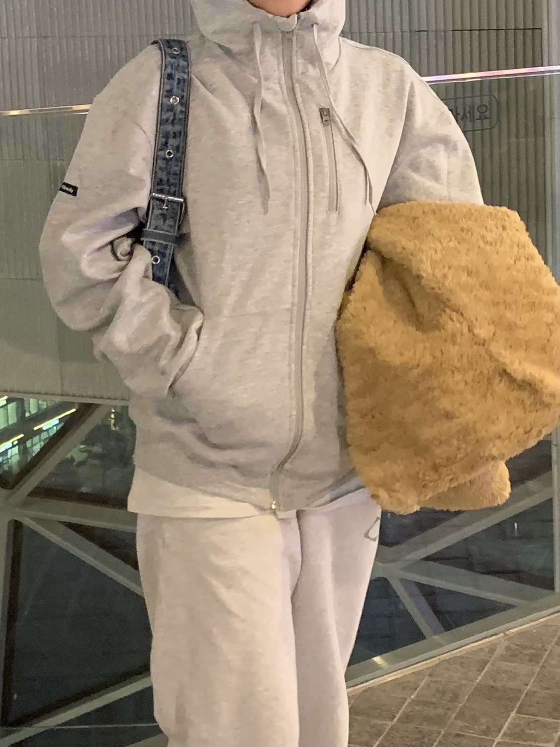 keek Pillowdy Hoody V2 Comfy fit M.gray, (W) Mischief Rhombus Sweatpants Charcoal Blue 착용 스타일 - 6