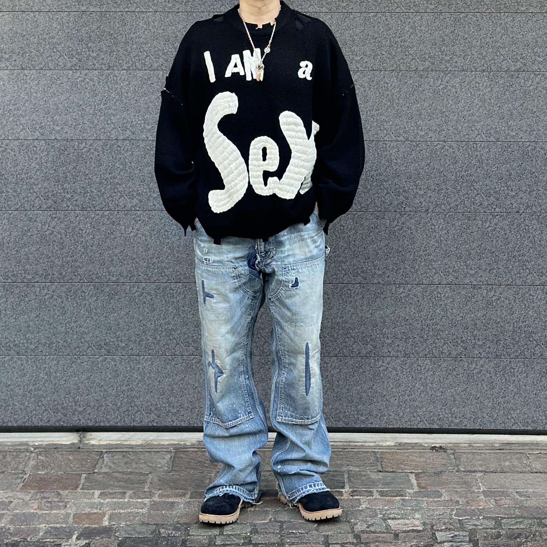 Saint Mxxxxxx Denim Double Knee Blue - 24AW, Saint Mxxxxxx x Sex Pistols I Am A SP Crew Knit Black - 24AW 착용 스타일 - 4