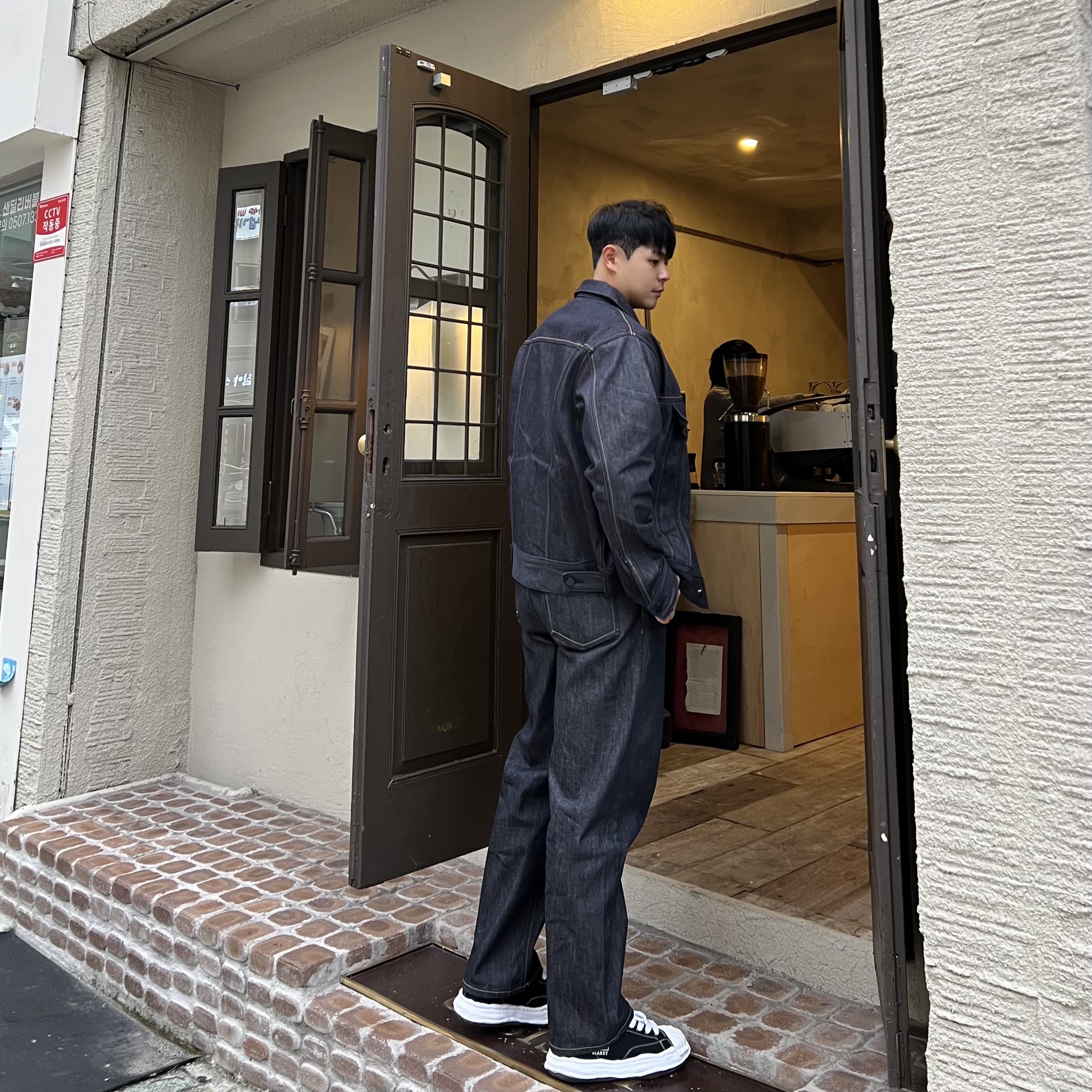 Maison Mihara Yasuhiro Blakey OG Sole Canvas Low-top Sneakers Black White 착용 스타일 - 2