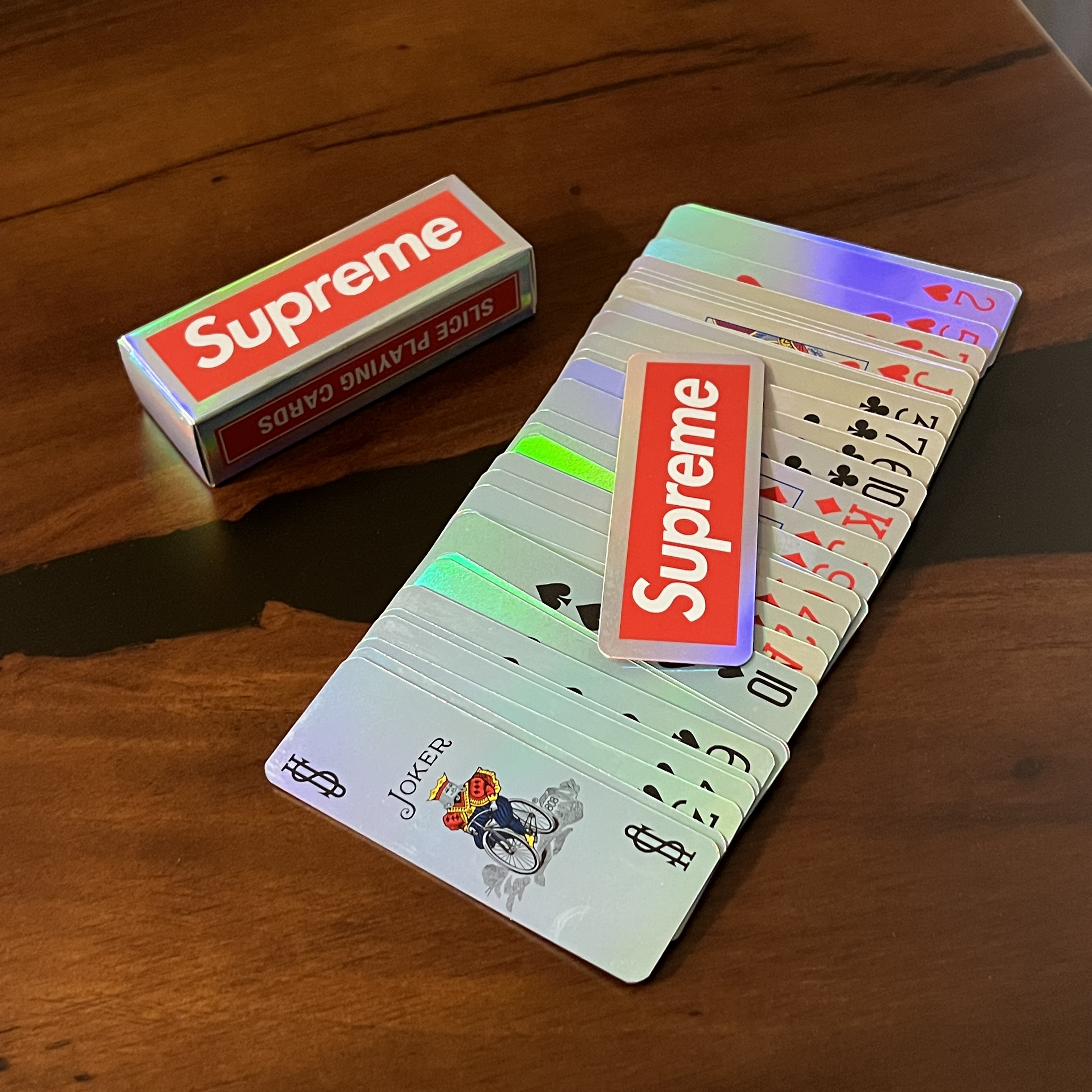 Supreme x Bicycle Holographic Slice Cards Holographic - 23FW 착용 스타일 - 1