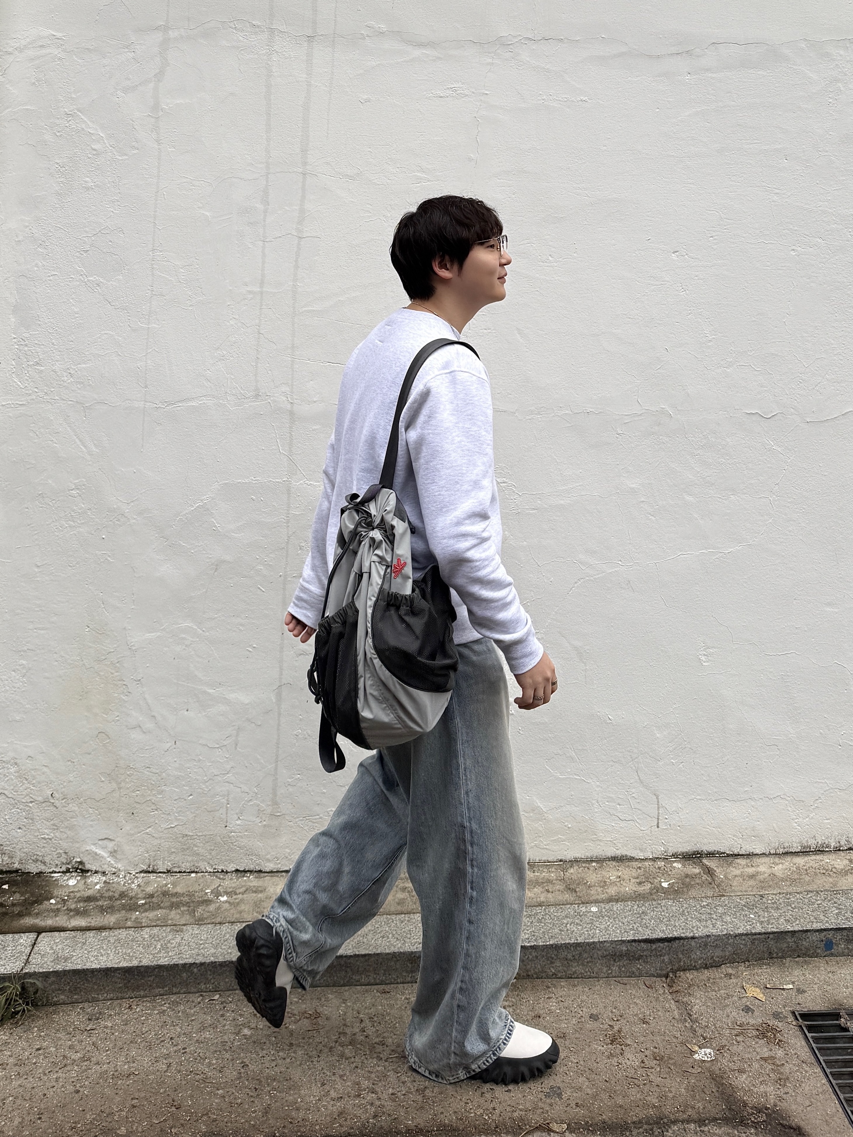 Gentle Monster Alio X 01 Black, Oakley Factory Team x Brain Dead Ostrich Chop Saw Mule White 착용 스타일 - 1