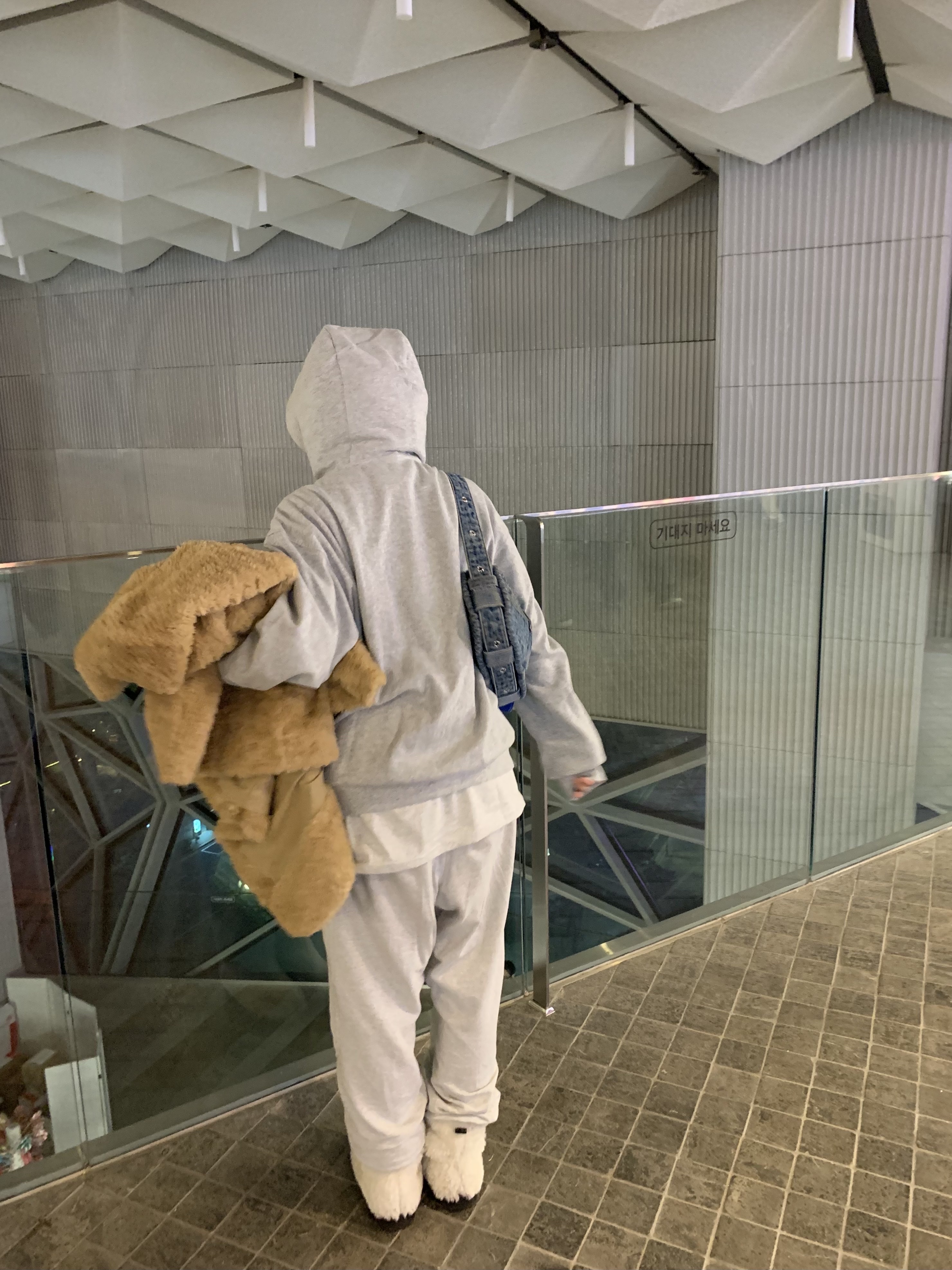 keek Pillowdy Hoody V2 Comfy fit M.gray, (W) Mischief Rhombus Sweatpants Charcoal Blue 착용 스타일 - 5
