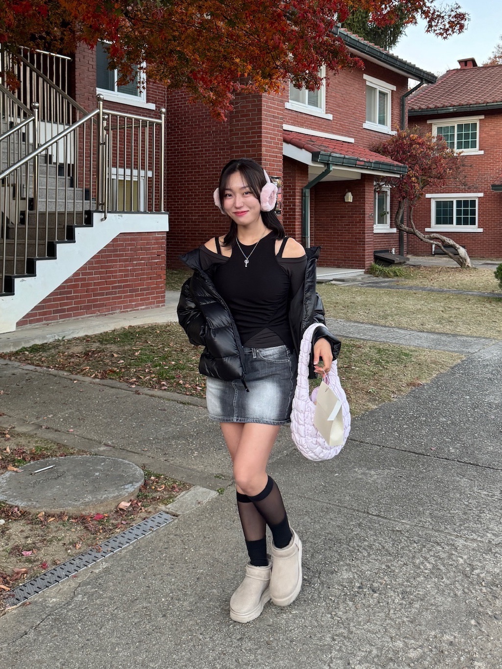 COS Quilted Mini Bag Light Pink, (W) UGG Classic Ultra Mini Platform Boots Chestnut ์ฐฉ์ฉ ์คํ์ผ - 1