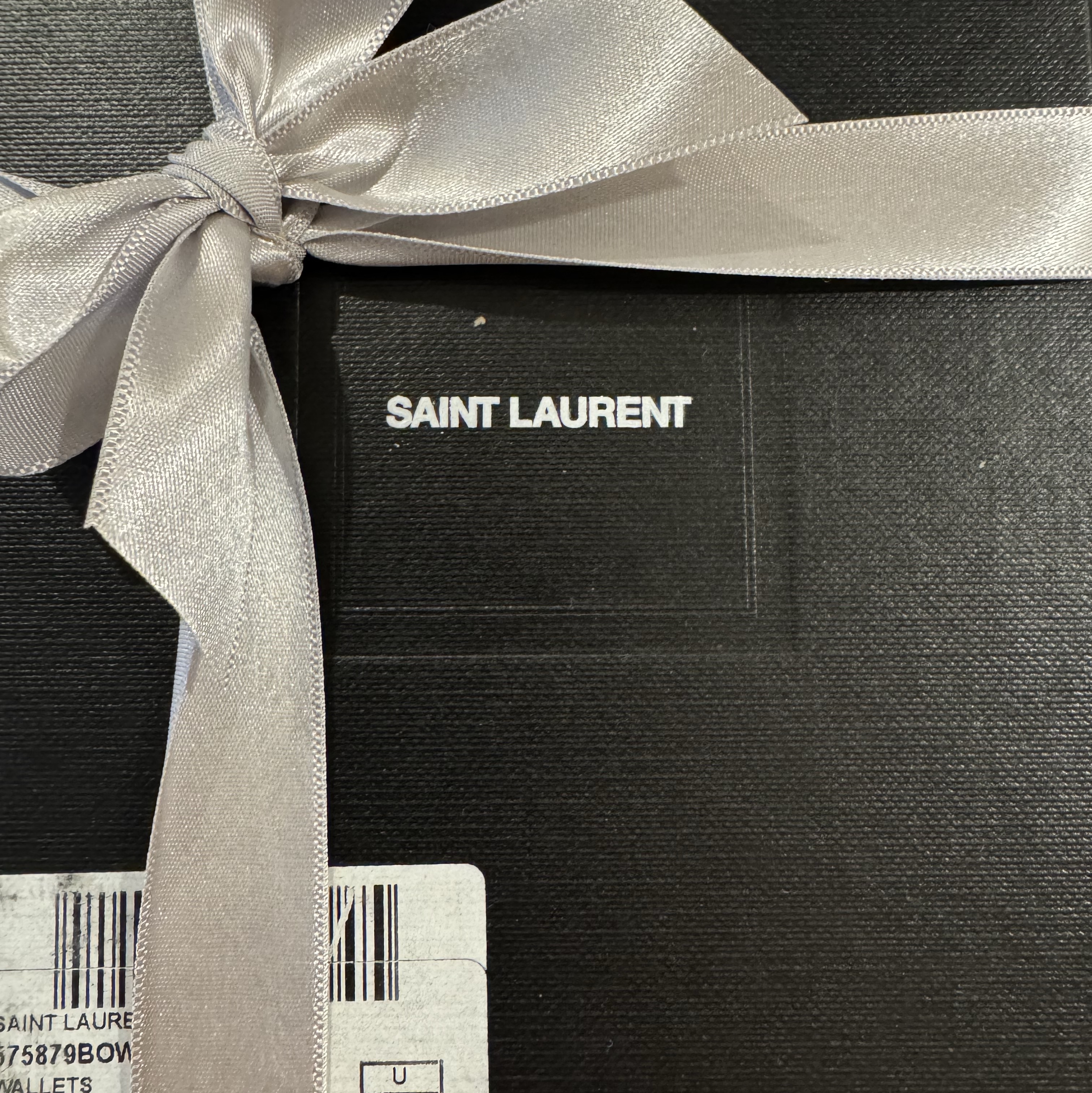 Saint Laurent Cassandre Matelasse Bi-fold Wallet in Grain de Poudre Embossed Leather Black, Saint Laurent Gold Monogram Card Case in Grain de Poudre Embossed Leather Black 착용 스타일 - 1
