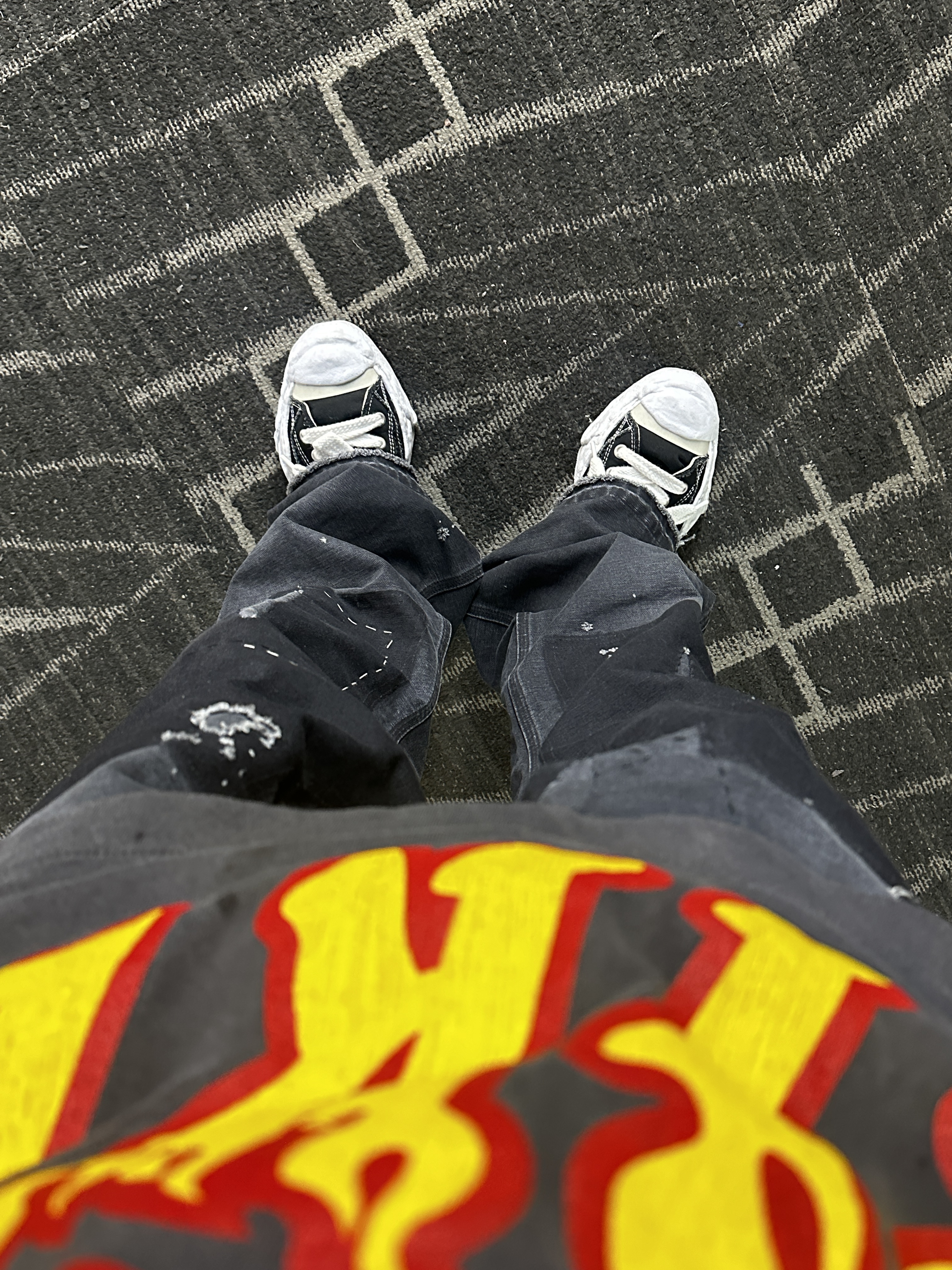 Saint Mxxxxxx Double Knee Duck Pants Black - 24FW, Saint Mxxxxxx Soul on Fire L/S T-Shirt Black - 24AW 착용 스타일 - 2