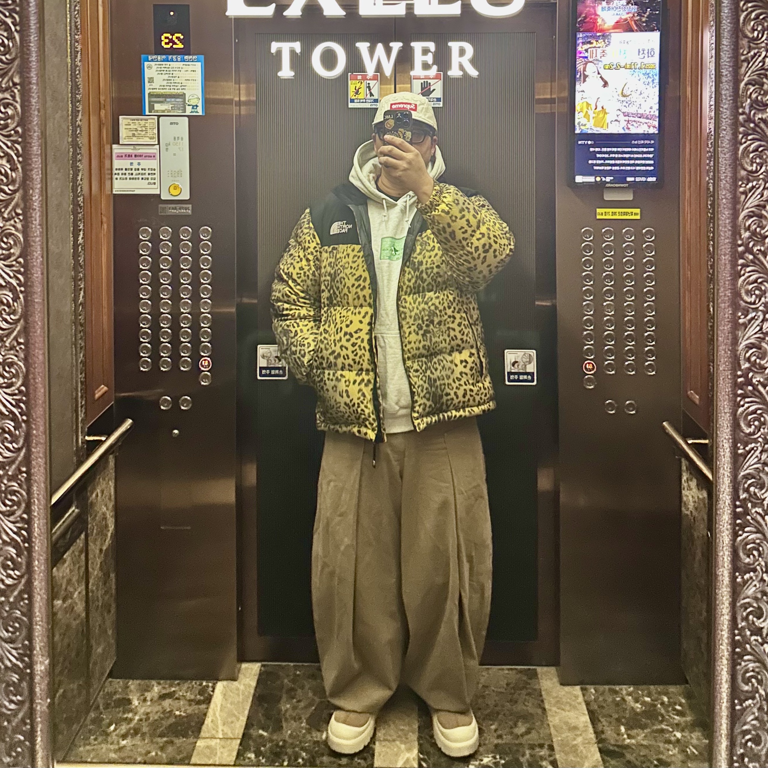 Supreme Lasered Denim Camp Cap White - 24FW, The North Face White Label Novelty Nuptse Down Jacket P Gold 착용 스타일 - 1