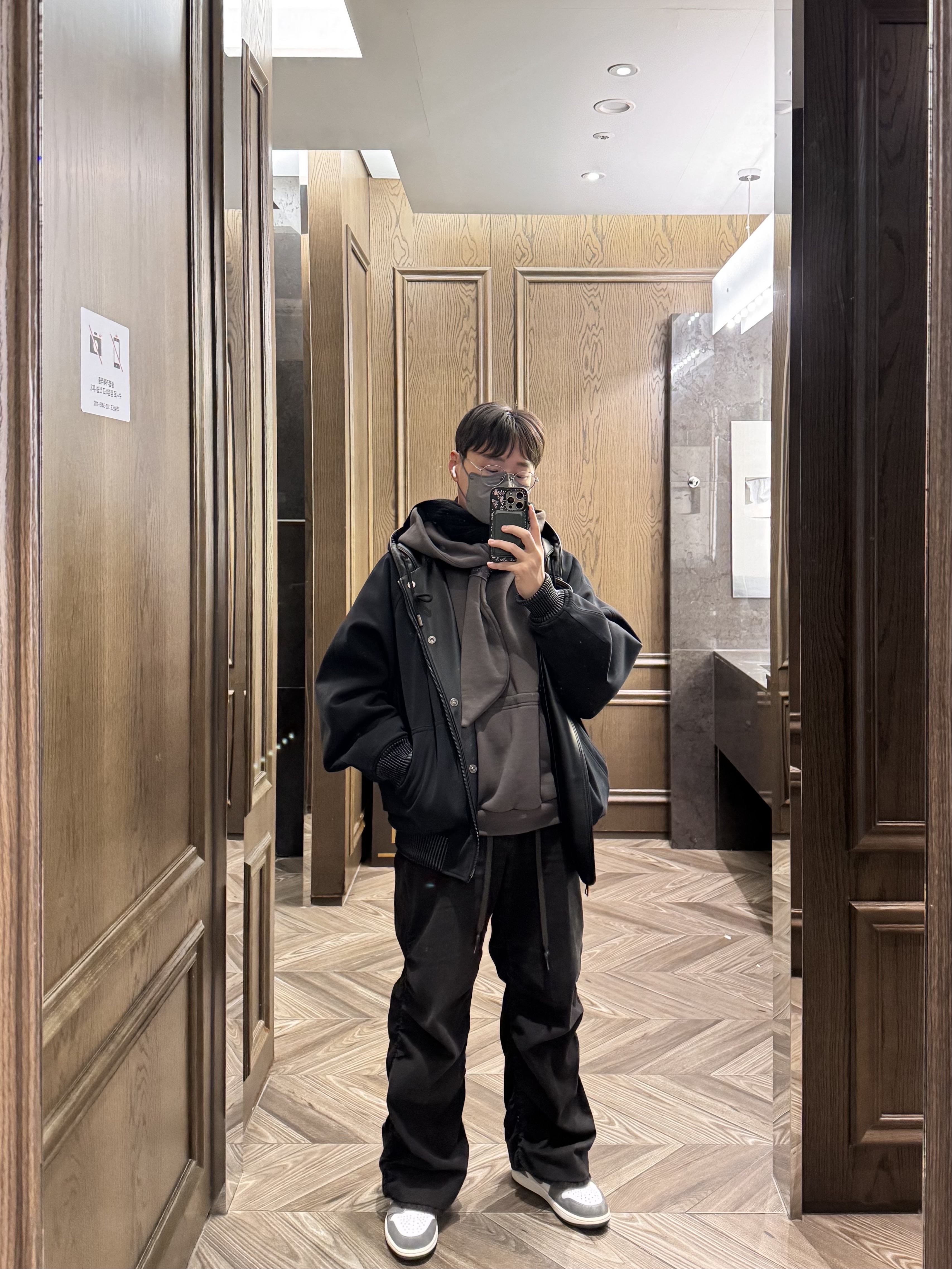 Wooyoungmi Grey Knot Detail Hooded T-Shirt Dark - 24FW, Jordan 1 Retro High OG Black and Smoke Grey 착용 스타일 - 1