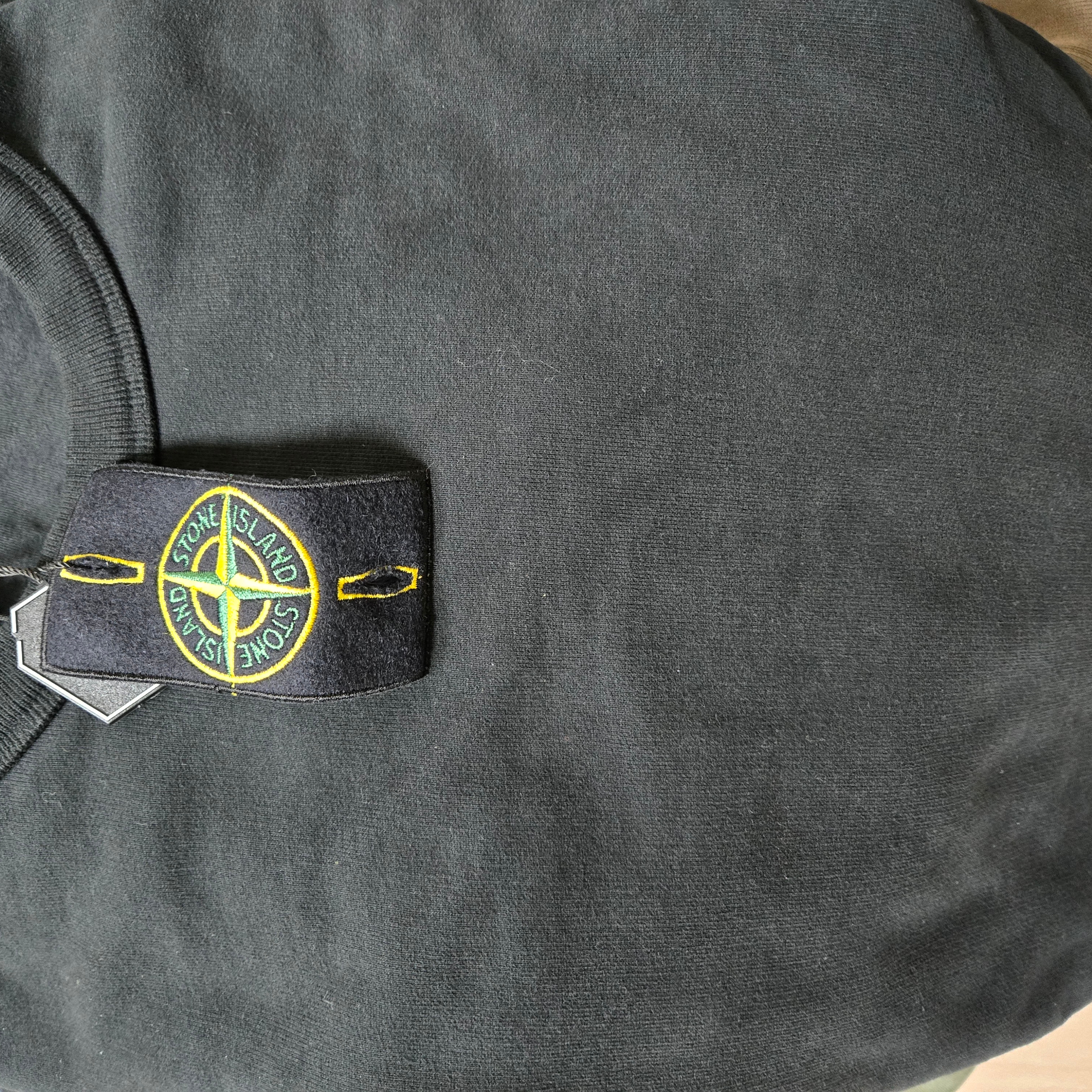 Stone Island 62420 Brushed Cotton Fleece Garment Dyed Crewneck Sweatshirt Black - 23FW 착용 스타일