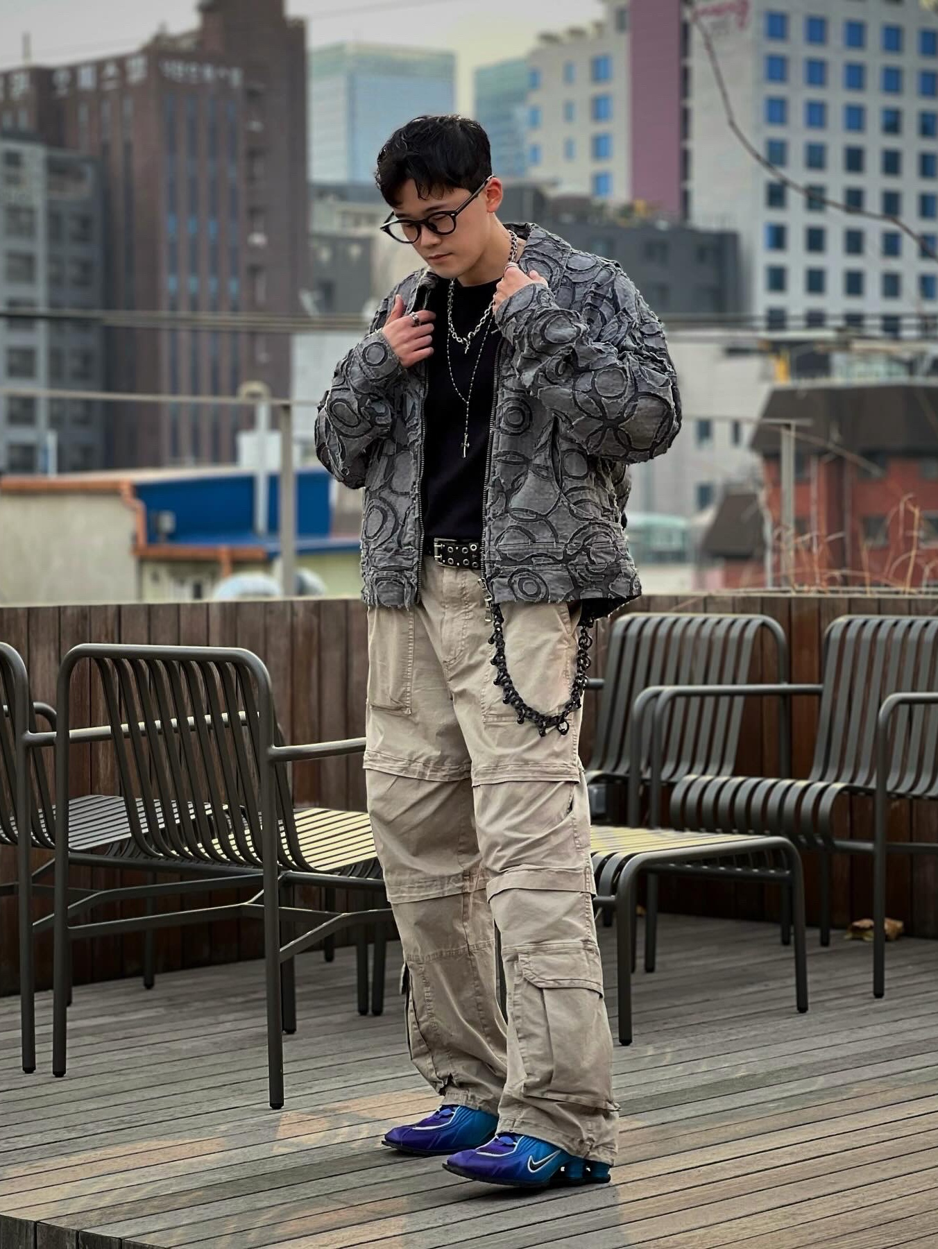 [KREAM 단독] ADSB Andersson Bell Burn-Out Dyed Zip-Up Jacket Charcoal, Vacant Archive Blenheim Double Stud Belt Black 착용 스타일 - 4