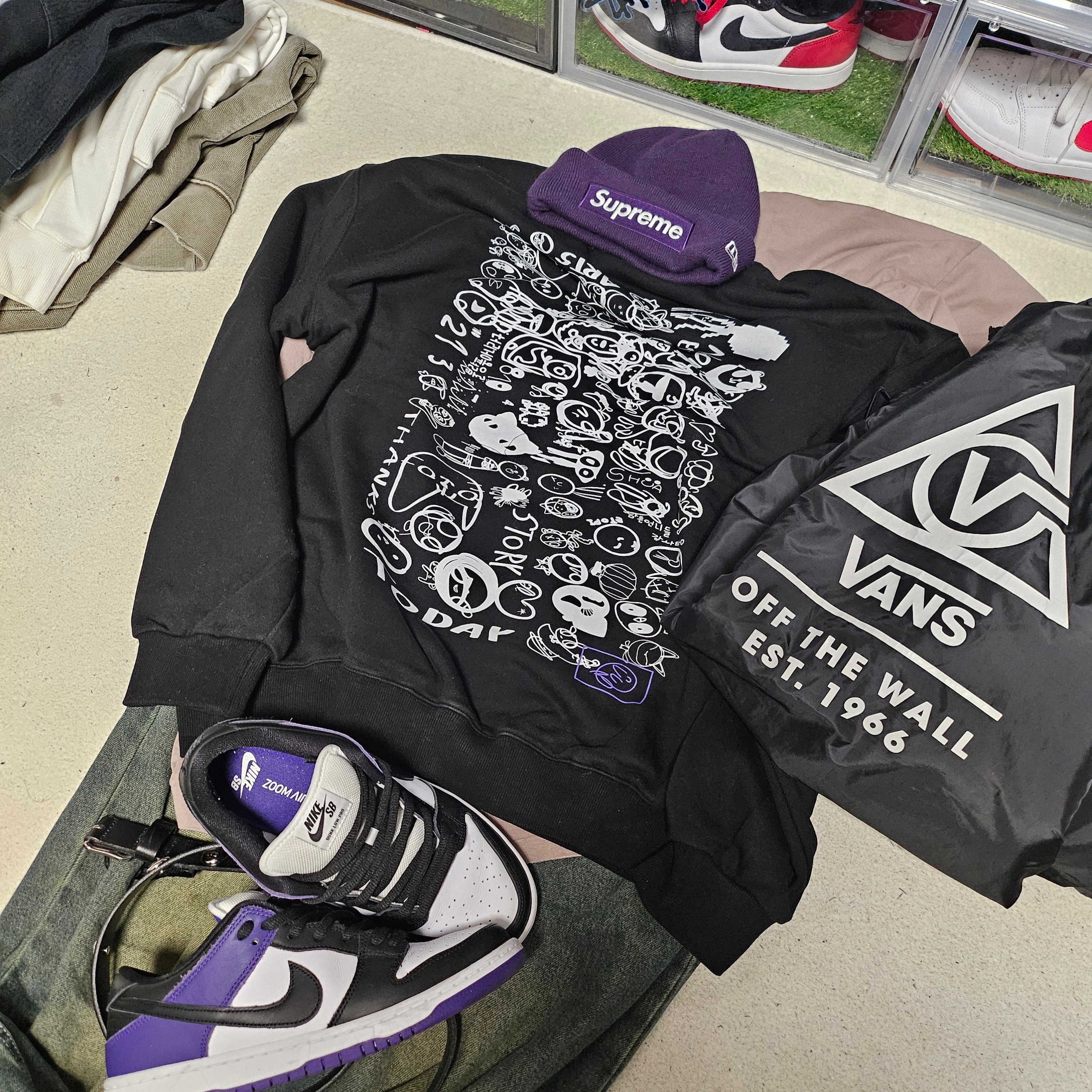 Supreme New Era Box Logo Beanie Dark Purple - 23FW, Yeezy Gap Engineered By Balenciaga Dove Long Sleeve T-Shirt Beige 착용 스타일 - 1