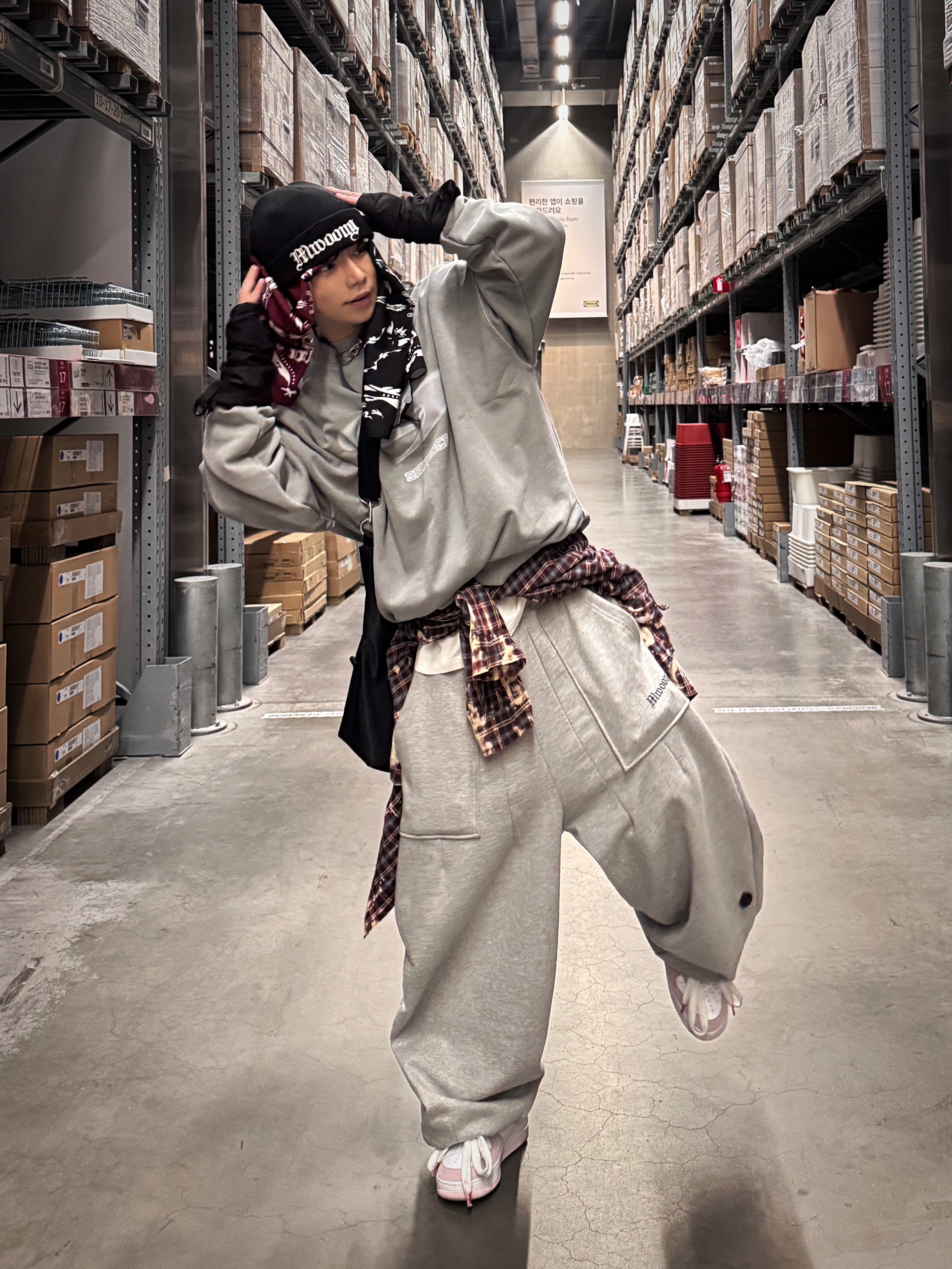 Nike Air Force 1 '07 QS Valentine's Day, Nos Couleurs Bleached Bite Shirts Burgundy 착용 스타일 - 6