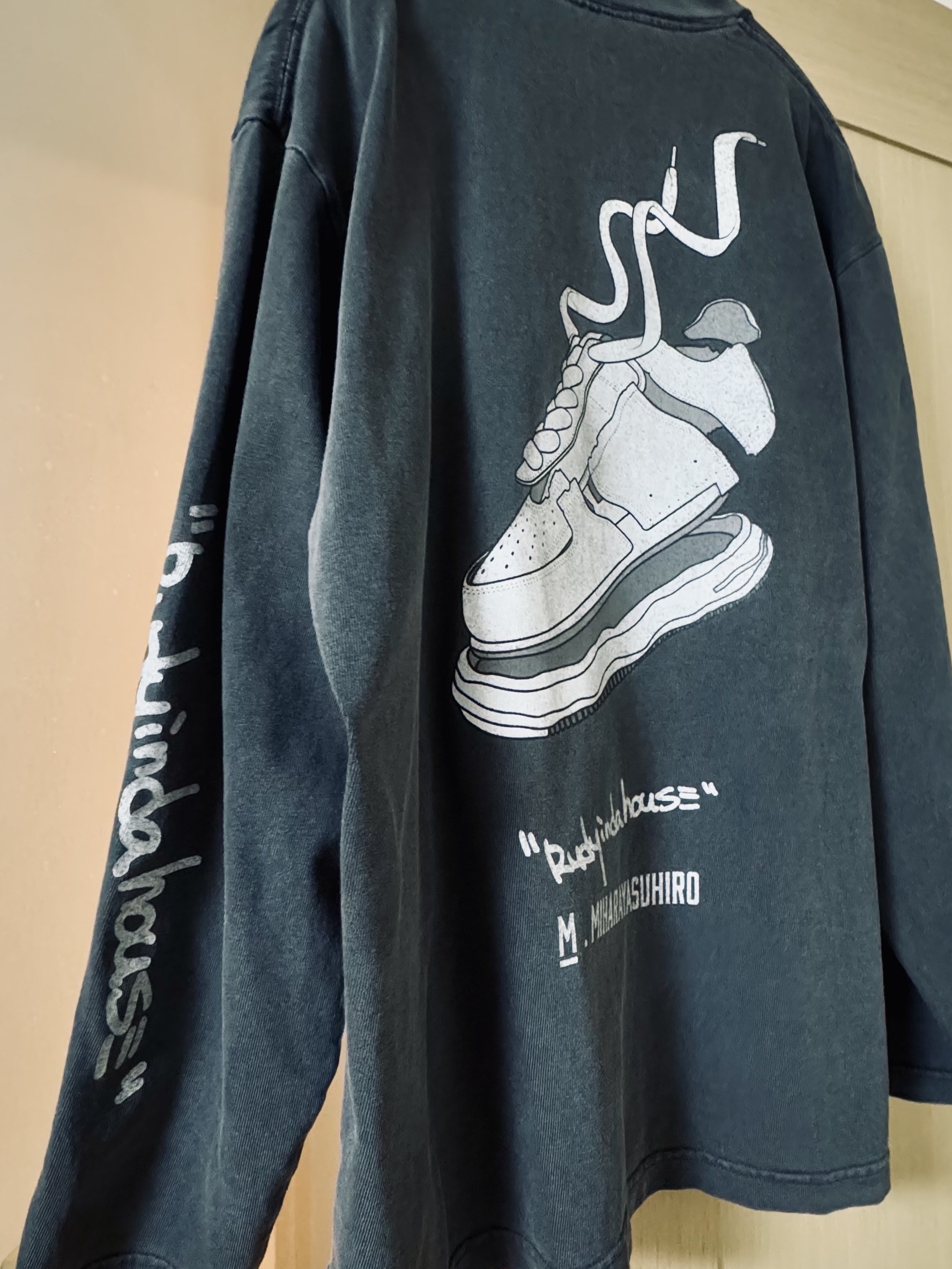 PB X Mihara Yasuhiro Long Sleeve Pigment Black 착용 스타일 - 1