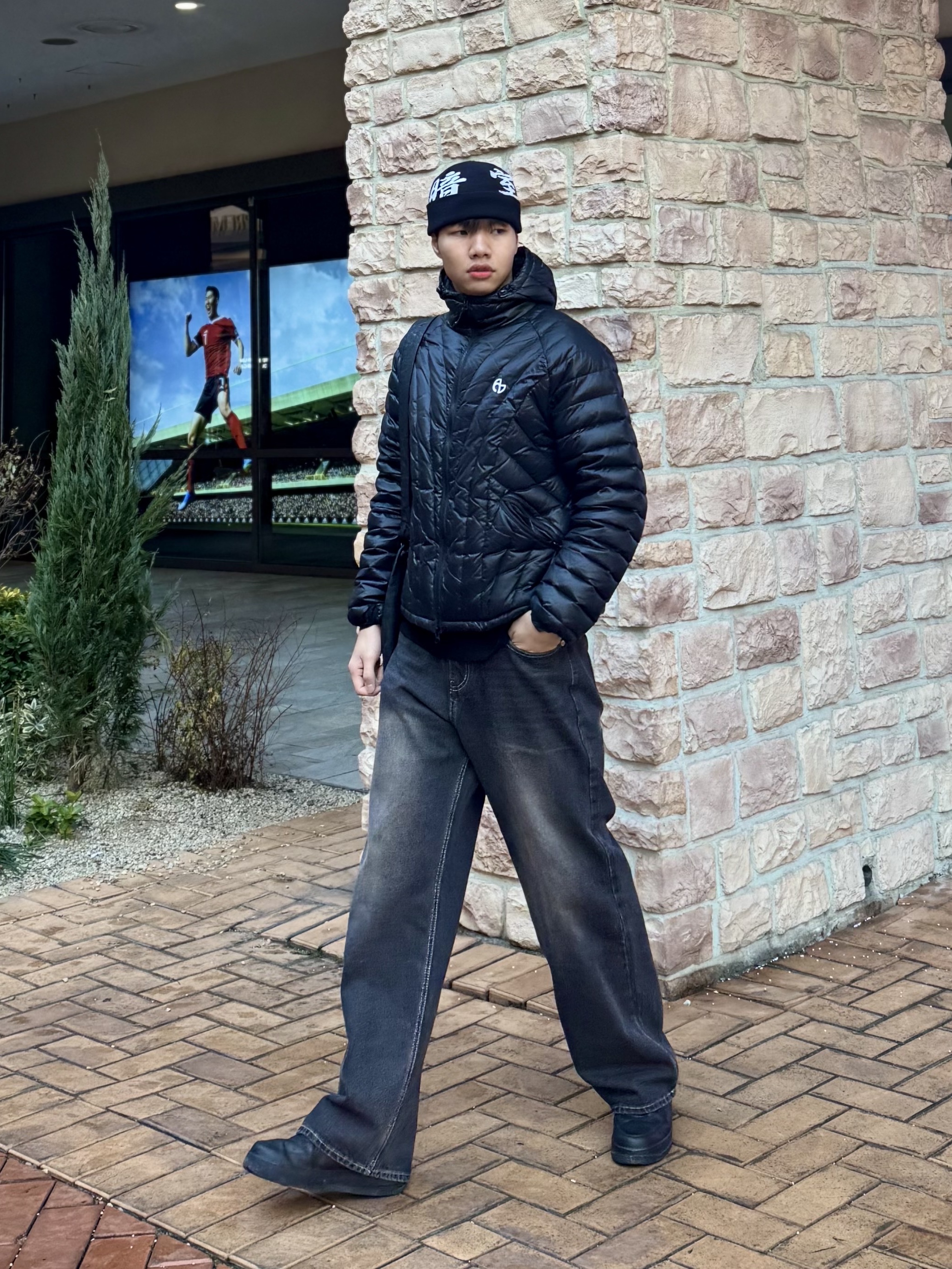 Darkr8m Studio Beanie Black, Nike x Supreme Air Force 1 Low Black 착용 스타일 - 3