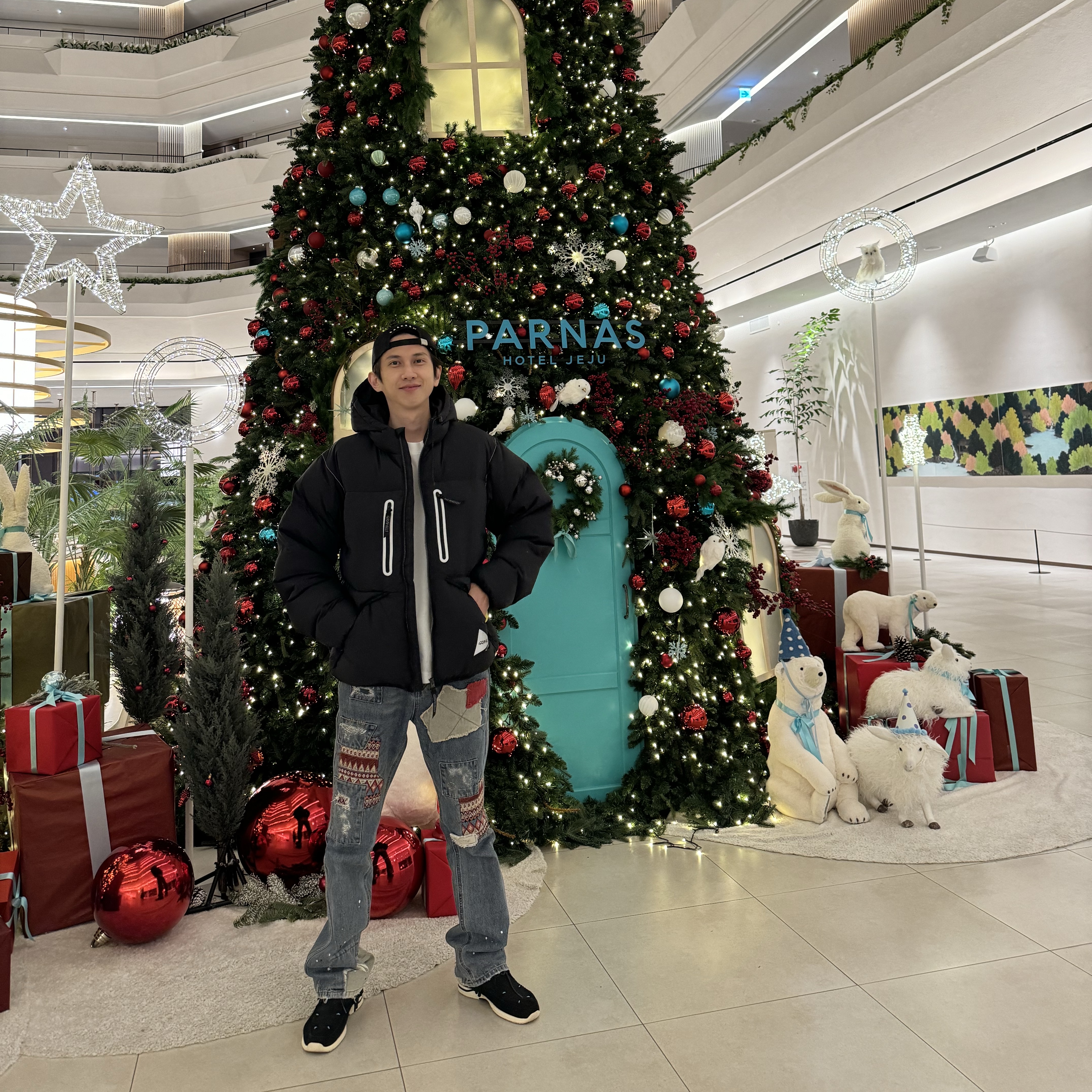 Visvim FBT Shaman Folk Black - 23FW, And Wander x Gramicci Down Jacket Black 착용 스타일