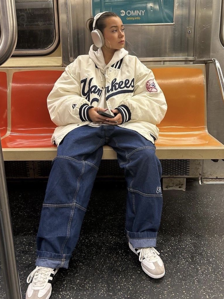 Stussy Competition Varsity Jacket Blue, Vandy The Pink Racing Varsity Jacket Natural 착용 스타일 - 4