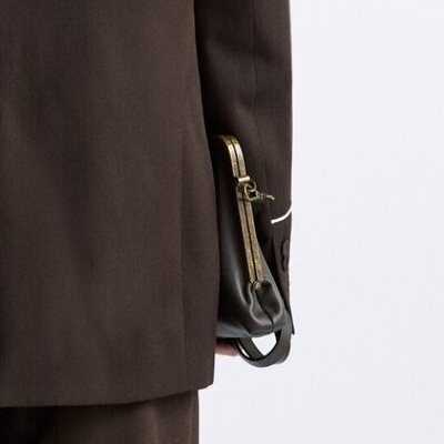 Zara x Harry Lambert Semi Hard Leather Crossbody Bag Brown, Fendi First Small Nappa Leather Bag Black 착용 스타일 - 4