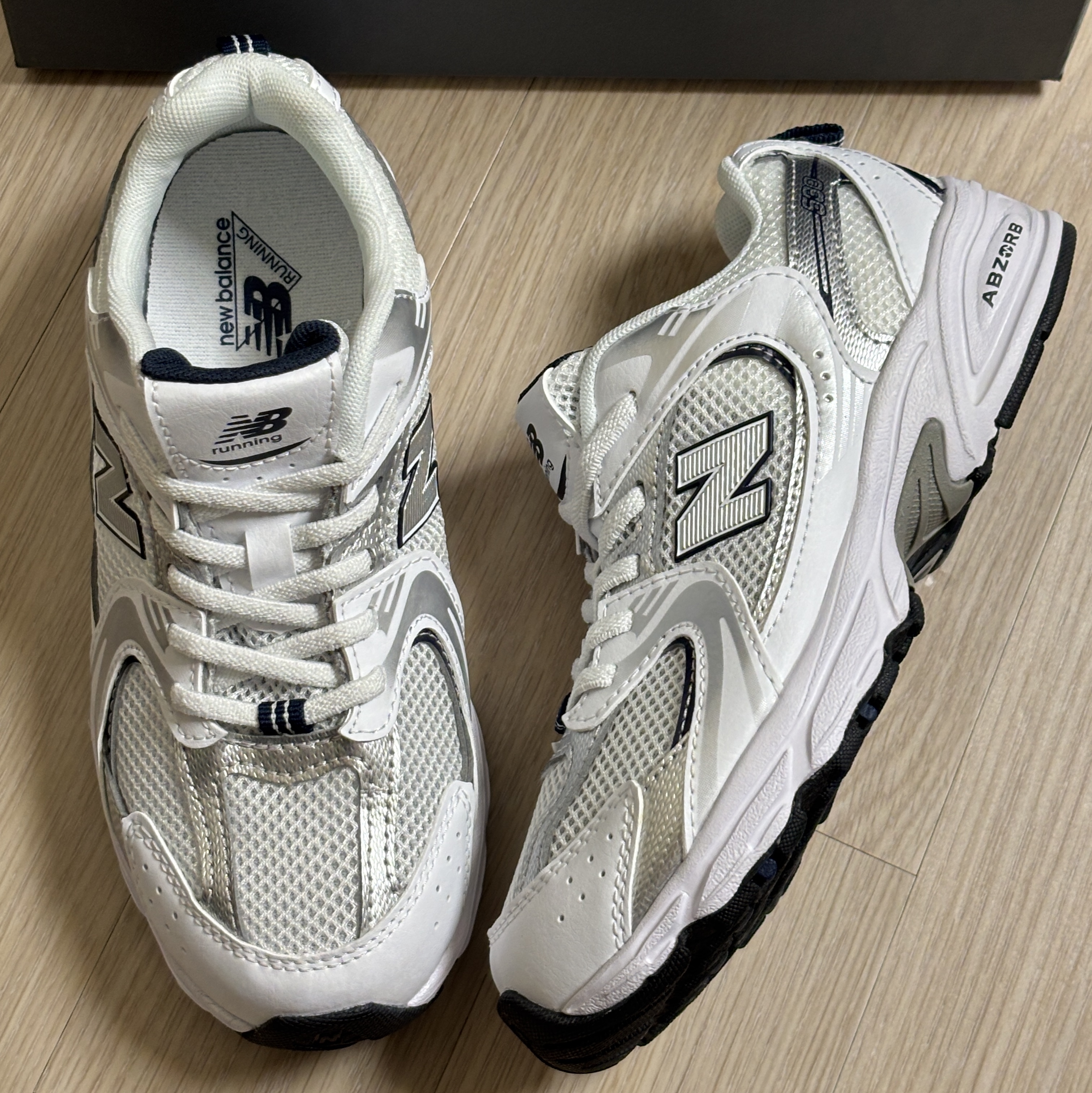 (PS) New Balance 530 White - W Wide 착용 스타일 - 3