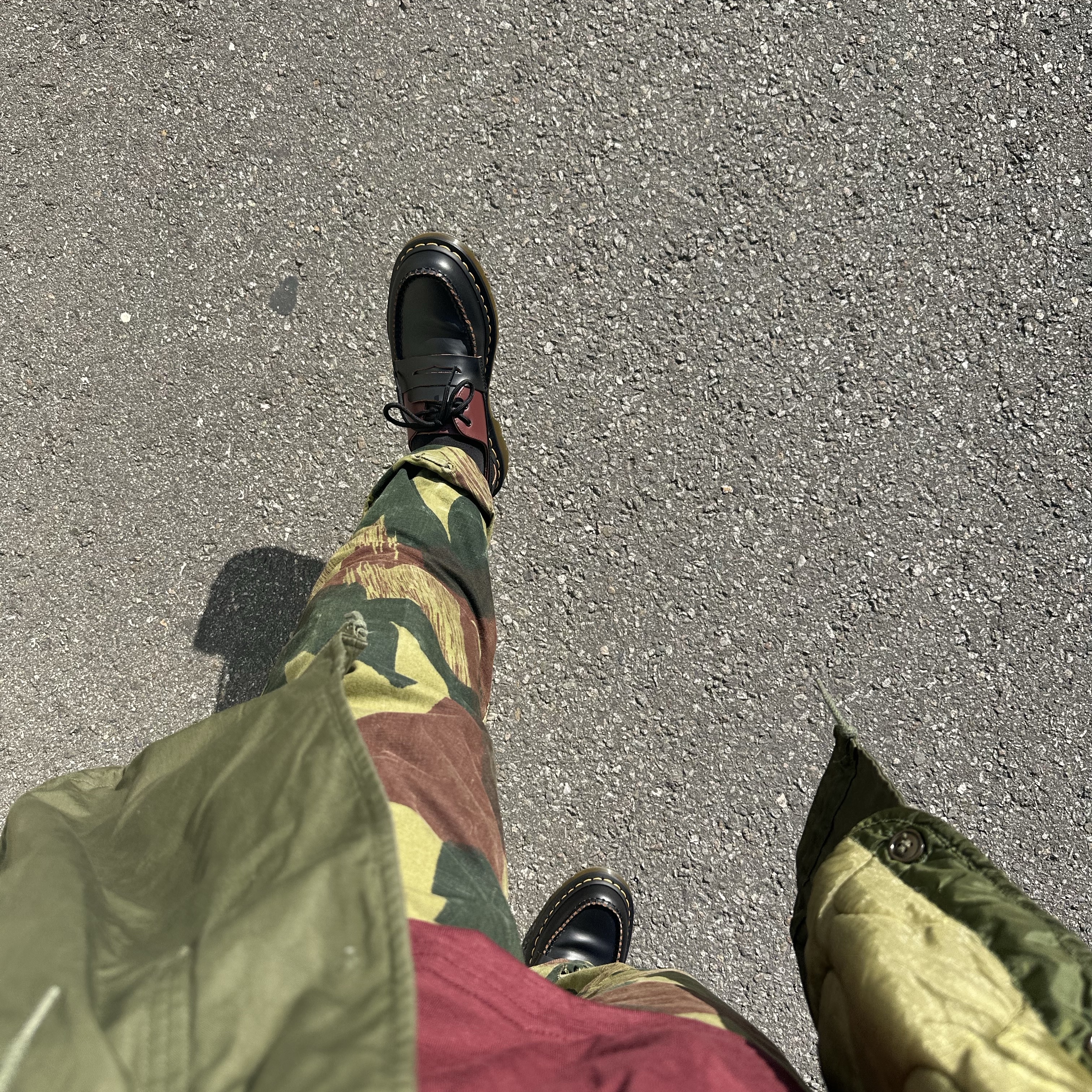 Dr. Martens x MM6 Maison Margiela 1461/Penton Twist Vintage Smooth Virginia Multi, Camber USA Finest Long Sleeve T-shirt Burgundy 착용 스타일 - 3