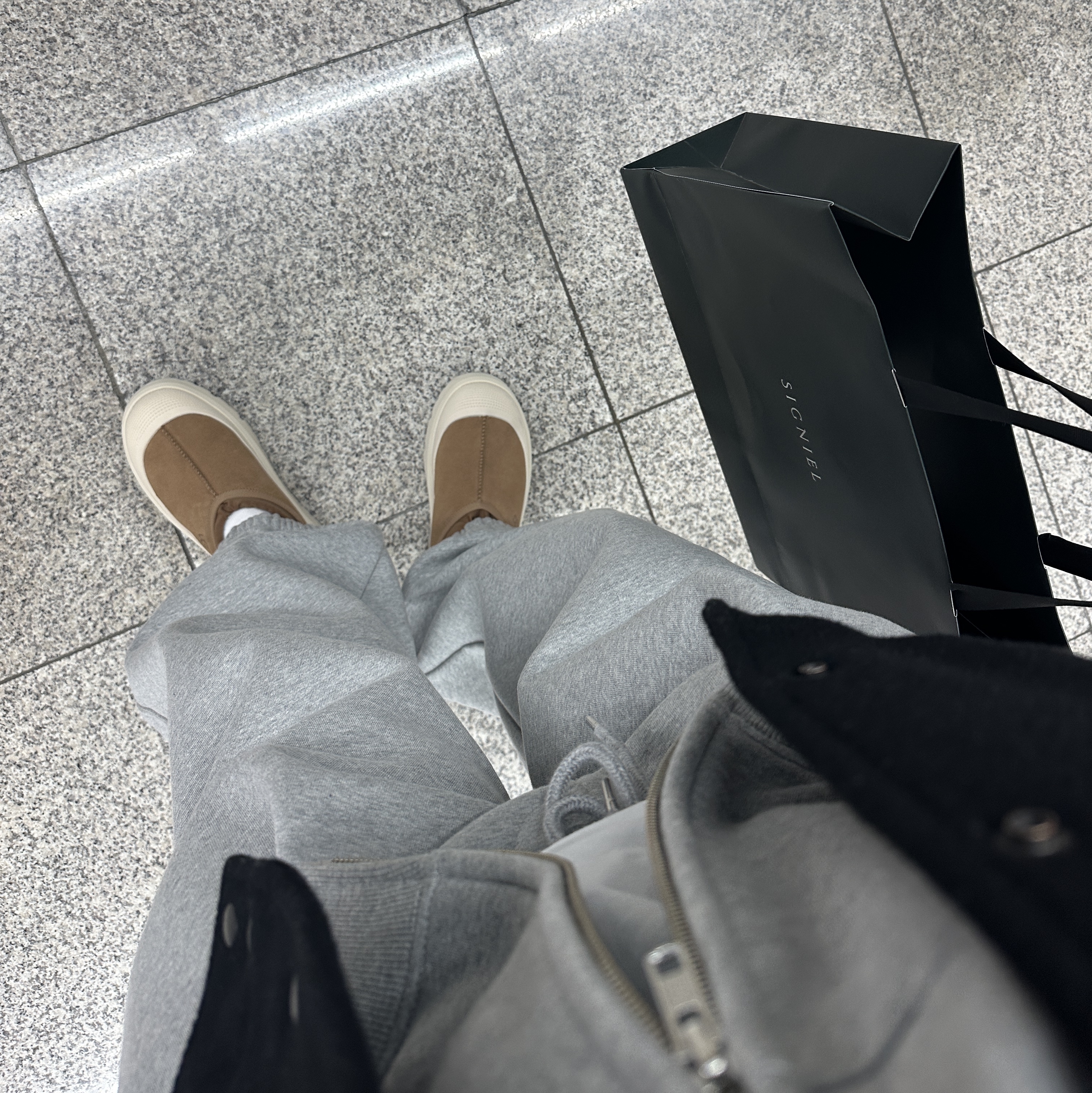 Undermycar Mu.03 Anti Fxxking Logo Play Oversized Sweat Jogger Melange Gray, UGG Tasman Weather Hybrid Chestnut Whitecap 착용 스타일