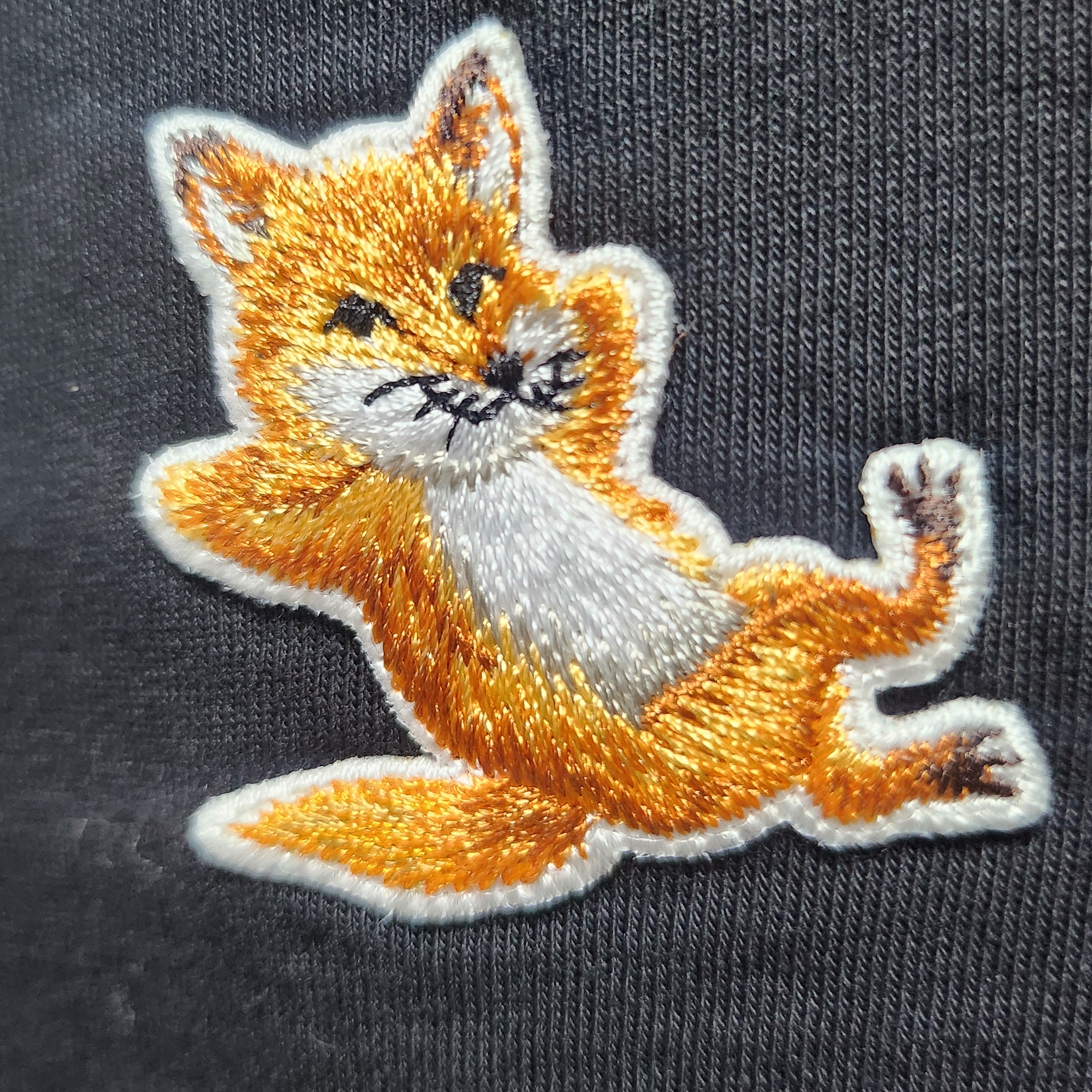 Maison Kitsune Chillax Fox Patch Classic T-Shirt Black 착용 스타일 - 1