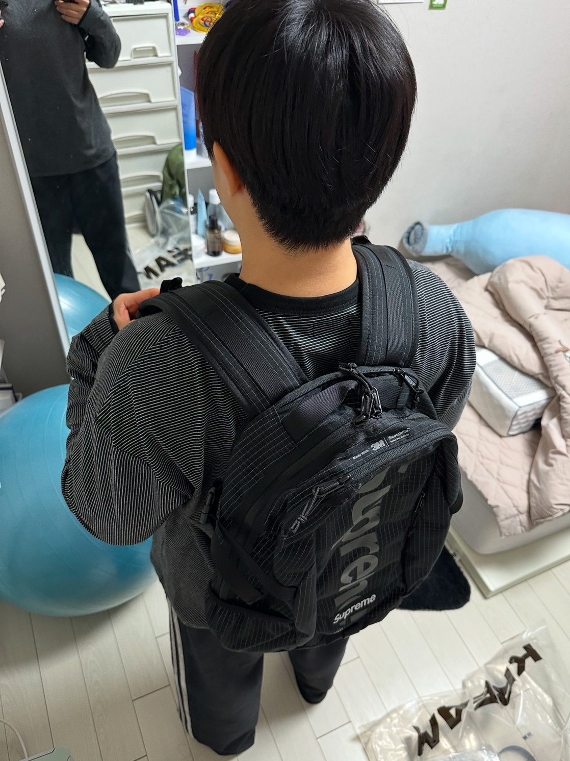 Supreme Backpack Black - 24SS 착용 스타일