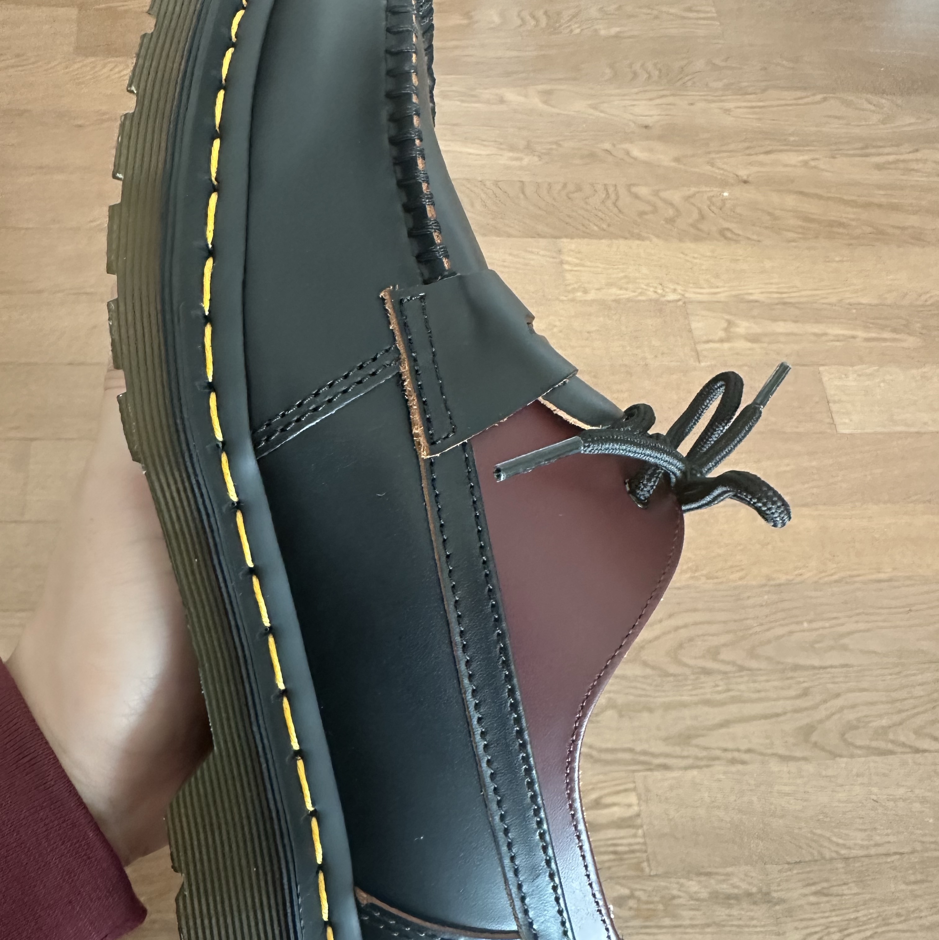 Dr. Martens x MM6 Maison Margiela 1461/Penton Twist Vintage Smooth Virginia Multi, Camber USA Finest Long Sleeve T-shirt Burgundy 착용 스타일 - 5