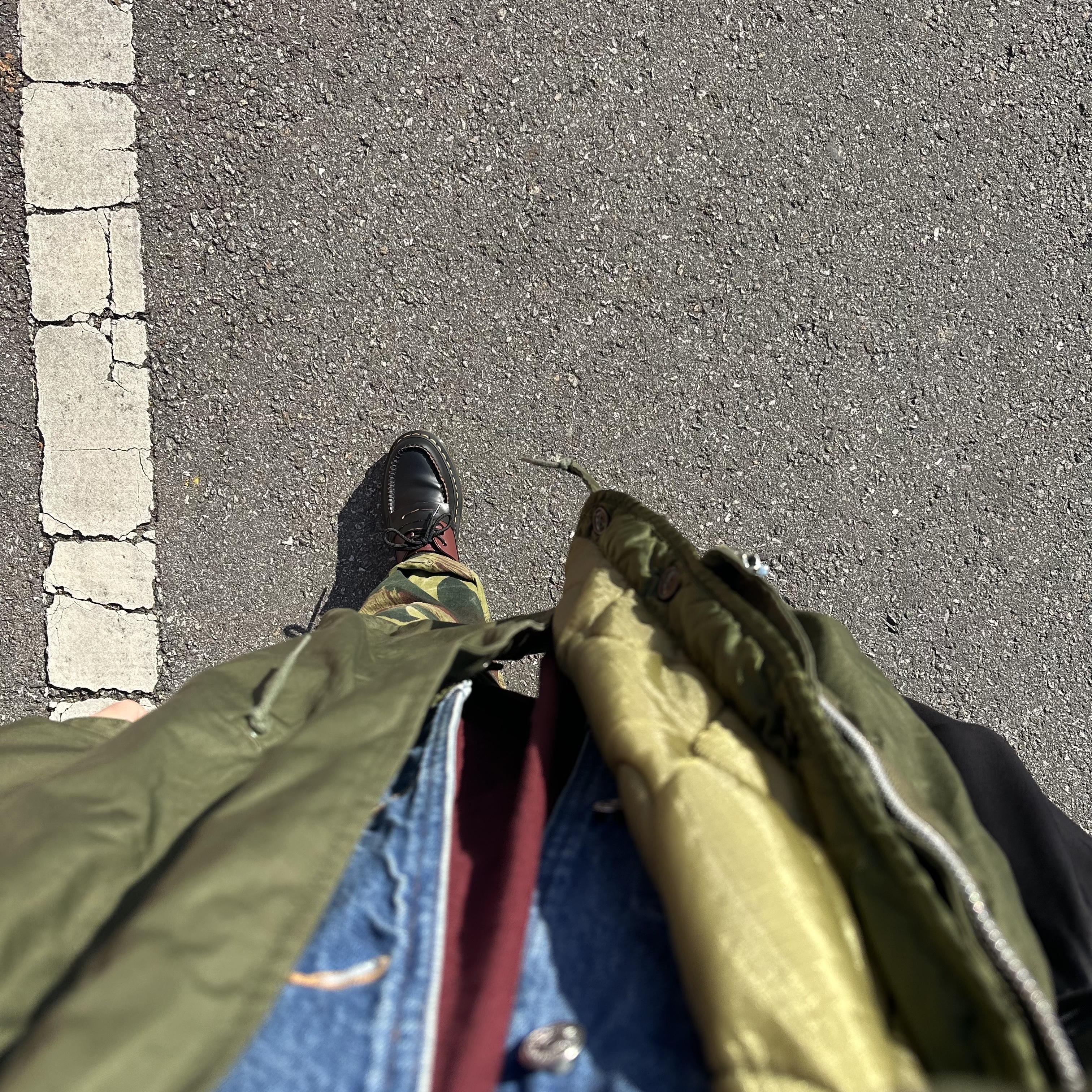 Dr. Martens x MM6 Maison Margiela 1461/Penton Twist Vintage Smooth Virginia Multi, Camber USA Finest Long Sleeve T-shirt Burgundy 착용 스타일 - 4
