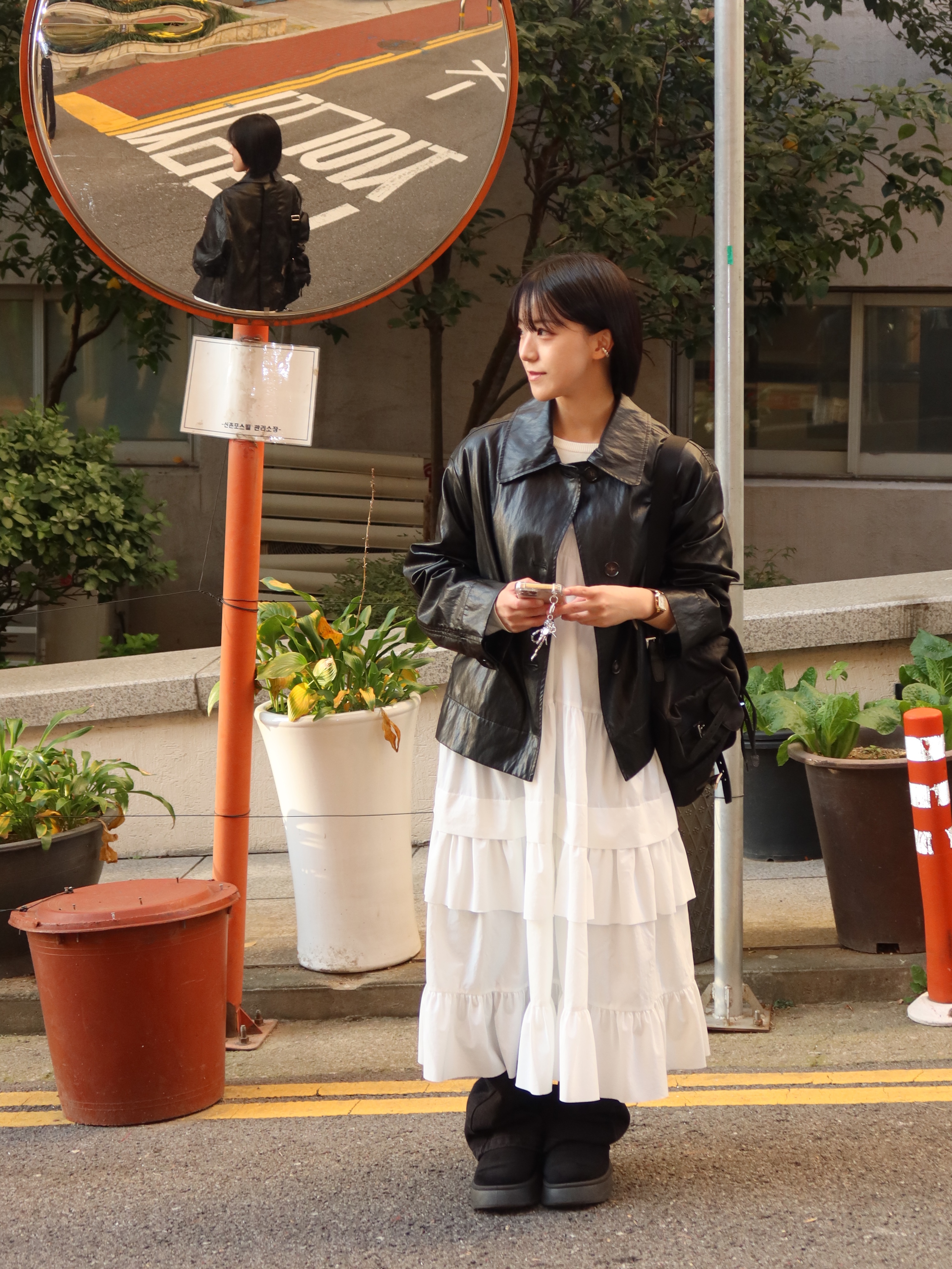 Prada Re-Nylon Small Backpack Black 착용 스타일