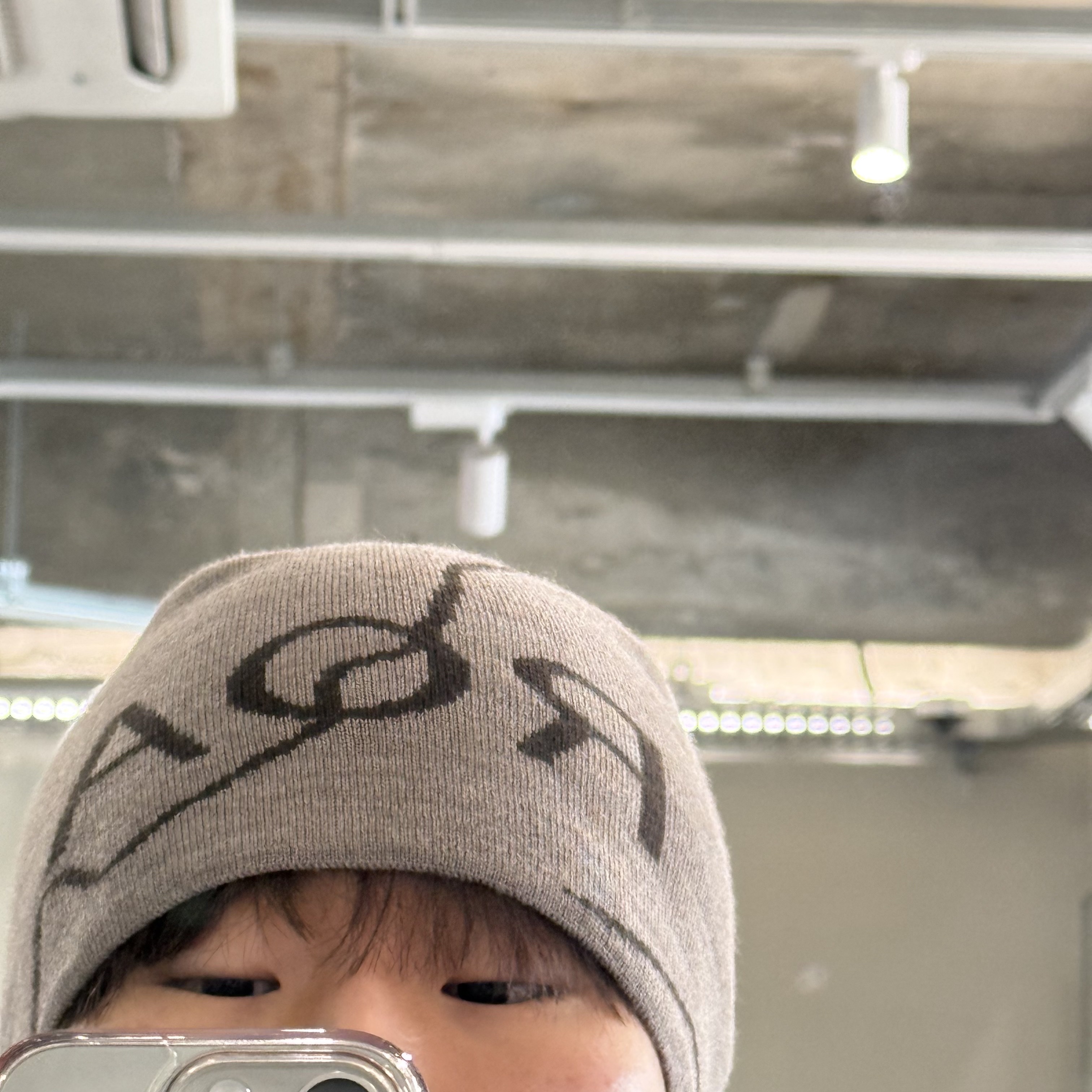 ROA Beanie Logo Taupe - 24FW 착용 스타일