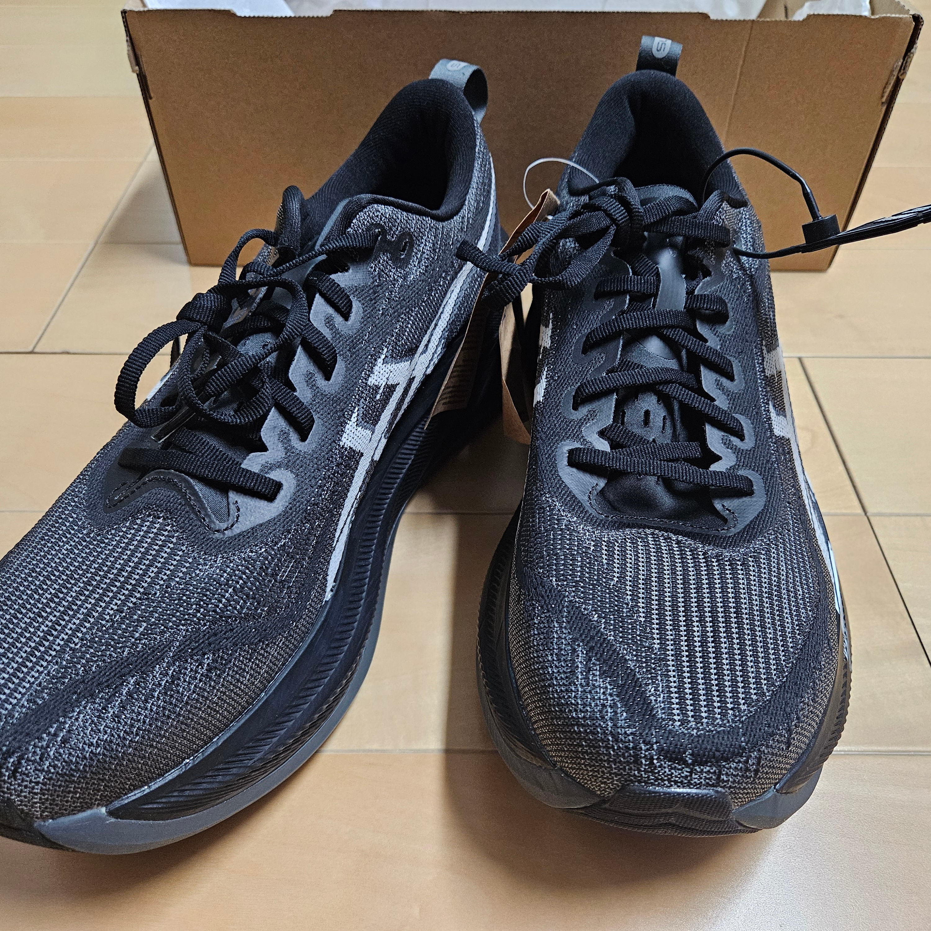 Asics Superblast 2 Black White 착용 스타일 - 4