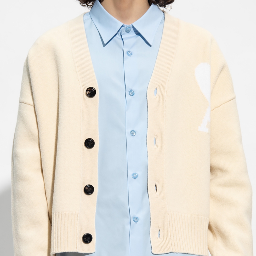 AMI de Coeur Oversize Intarsia Cardigan Vanilla White 착용 스타일 - 1