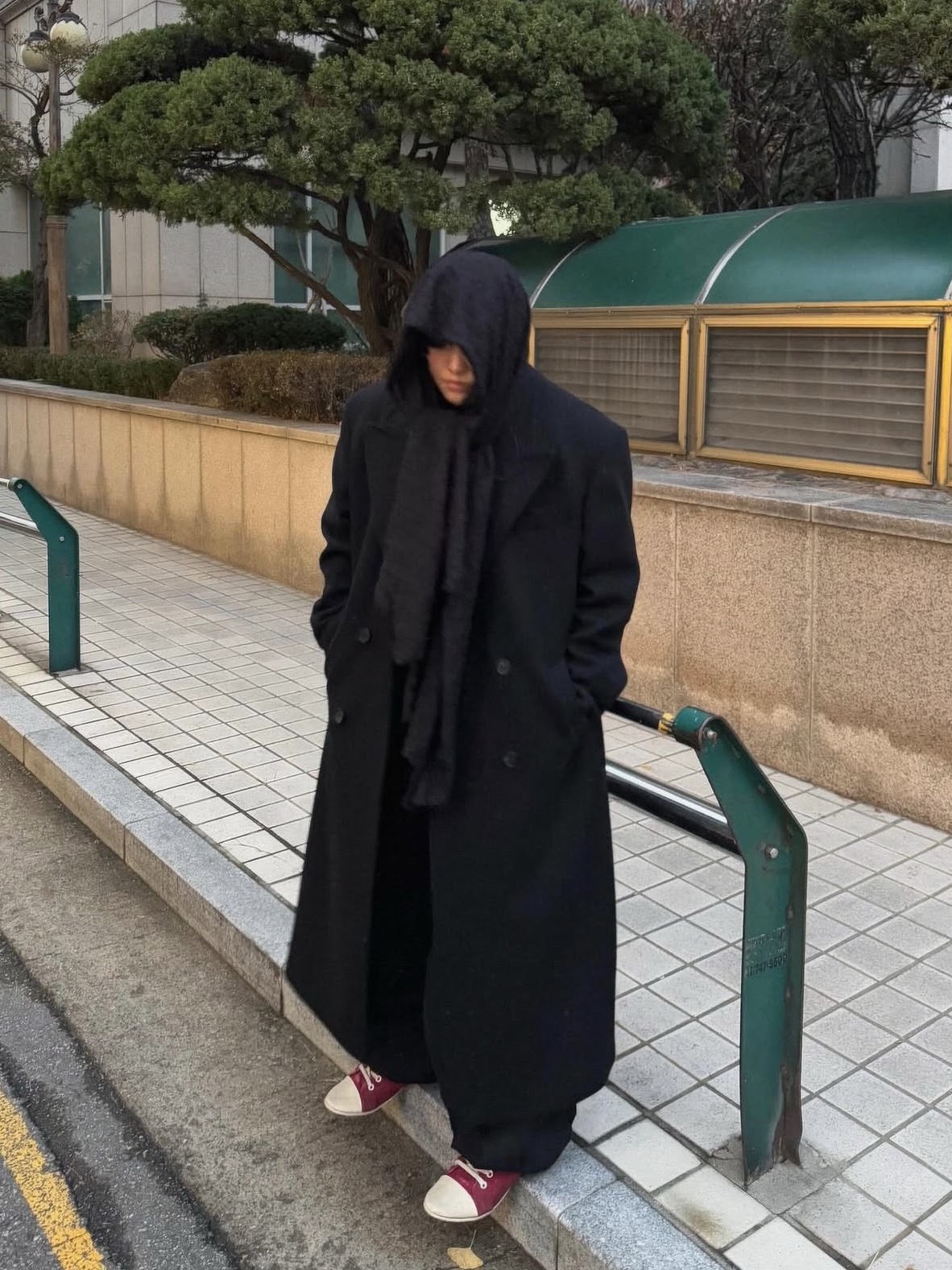 Balenciaga Paris Ultra Flat High Top Sneakers Red 착용 스타일