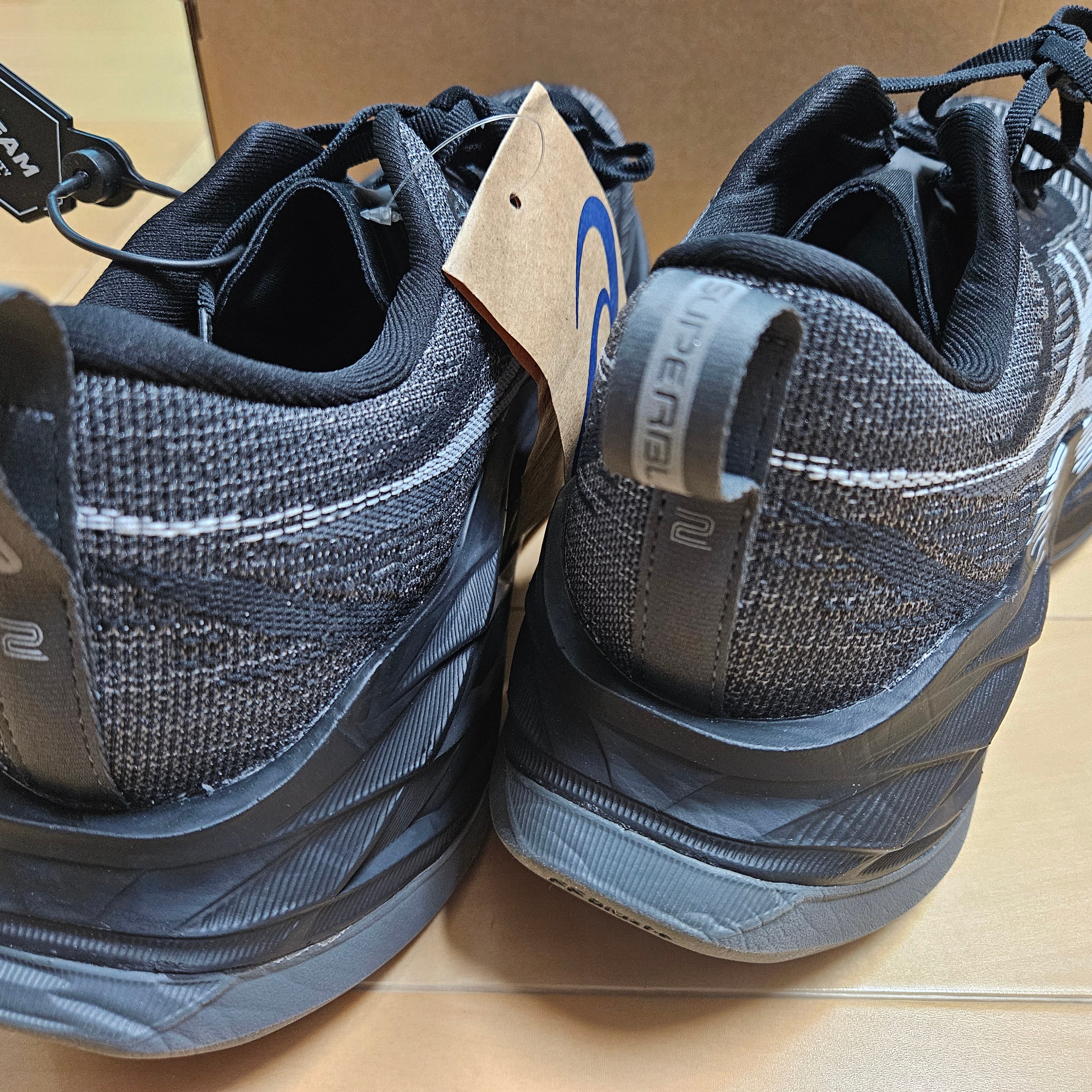 Asics Superblast 2 Black White 착용 스타일 - 5