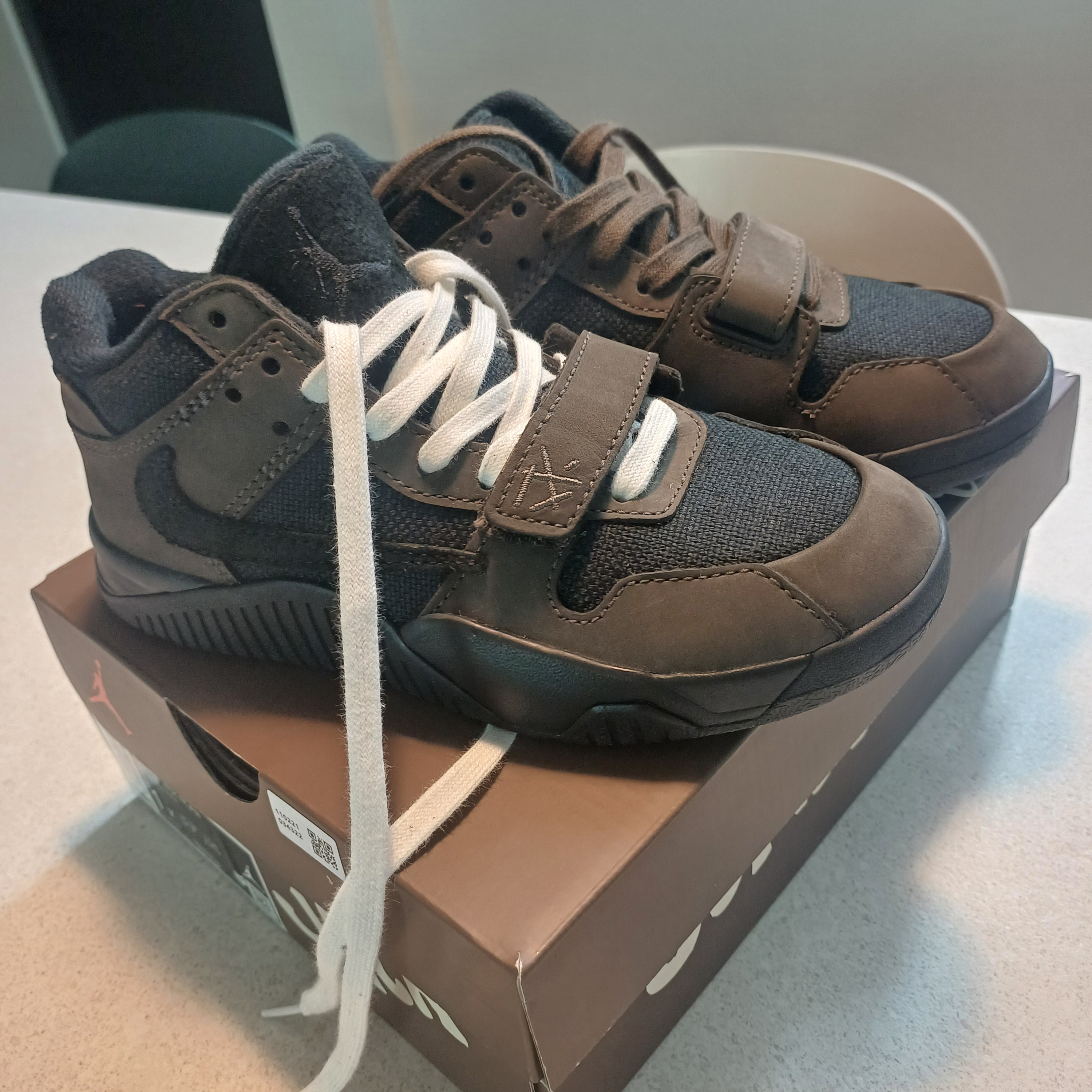 (PS) Jordan x Travis Scott Jumpman Jack TR Black and Dark Mocha 착용 스타일 - 2