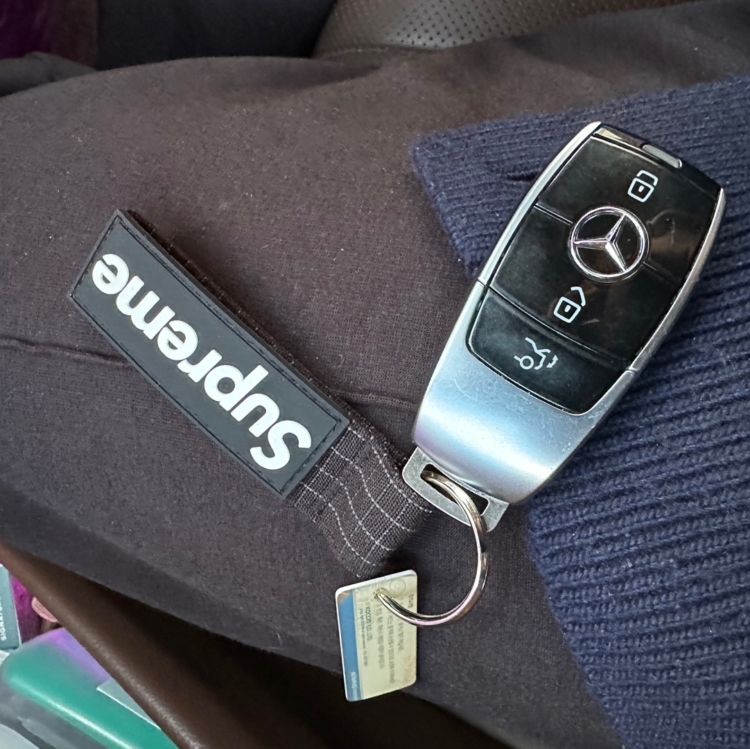 Supreme Ripstop Keychain Black - 24SS 착용 스타일