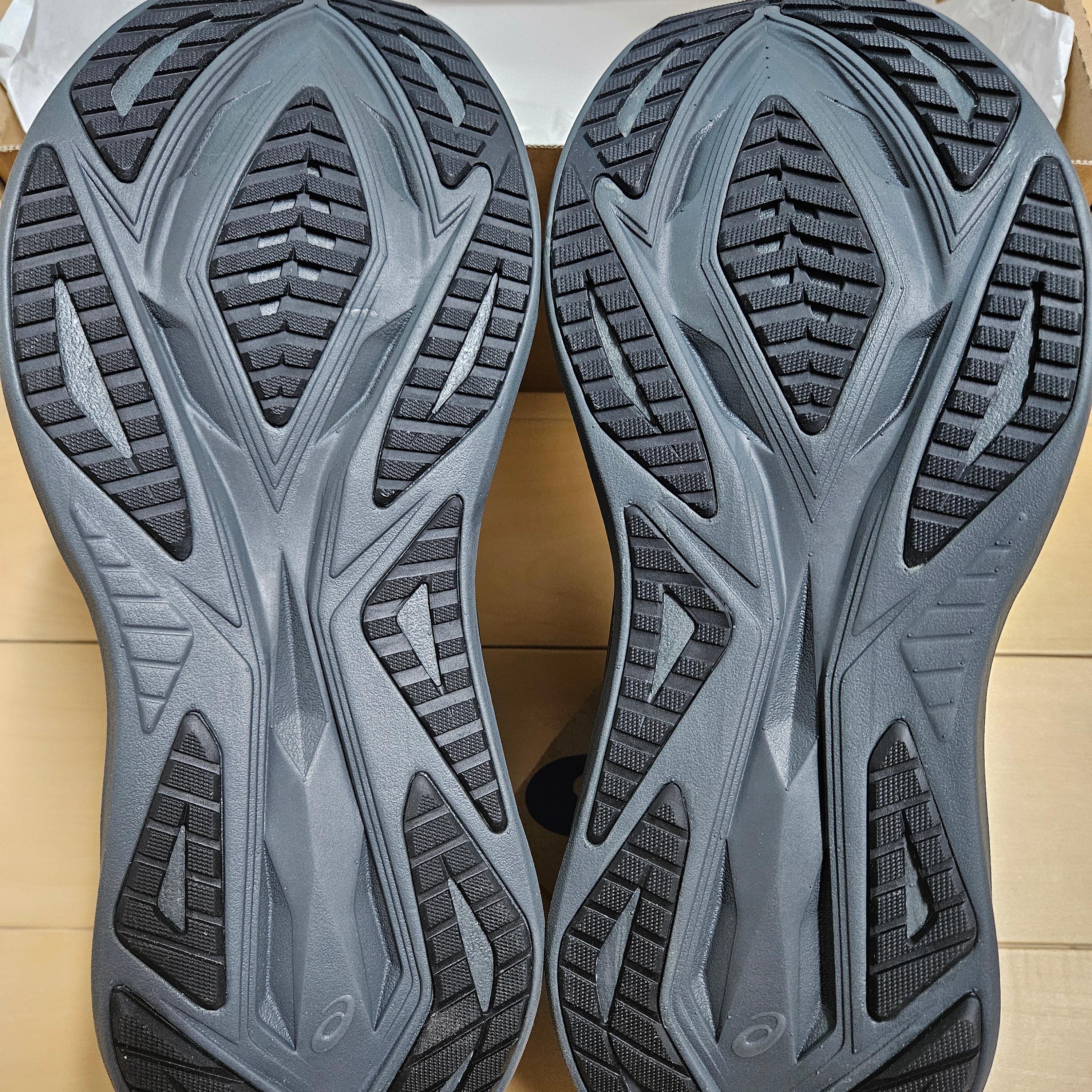 Asics Superblast 2 Black White 착용 스타일 - 10