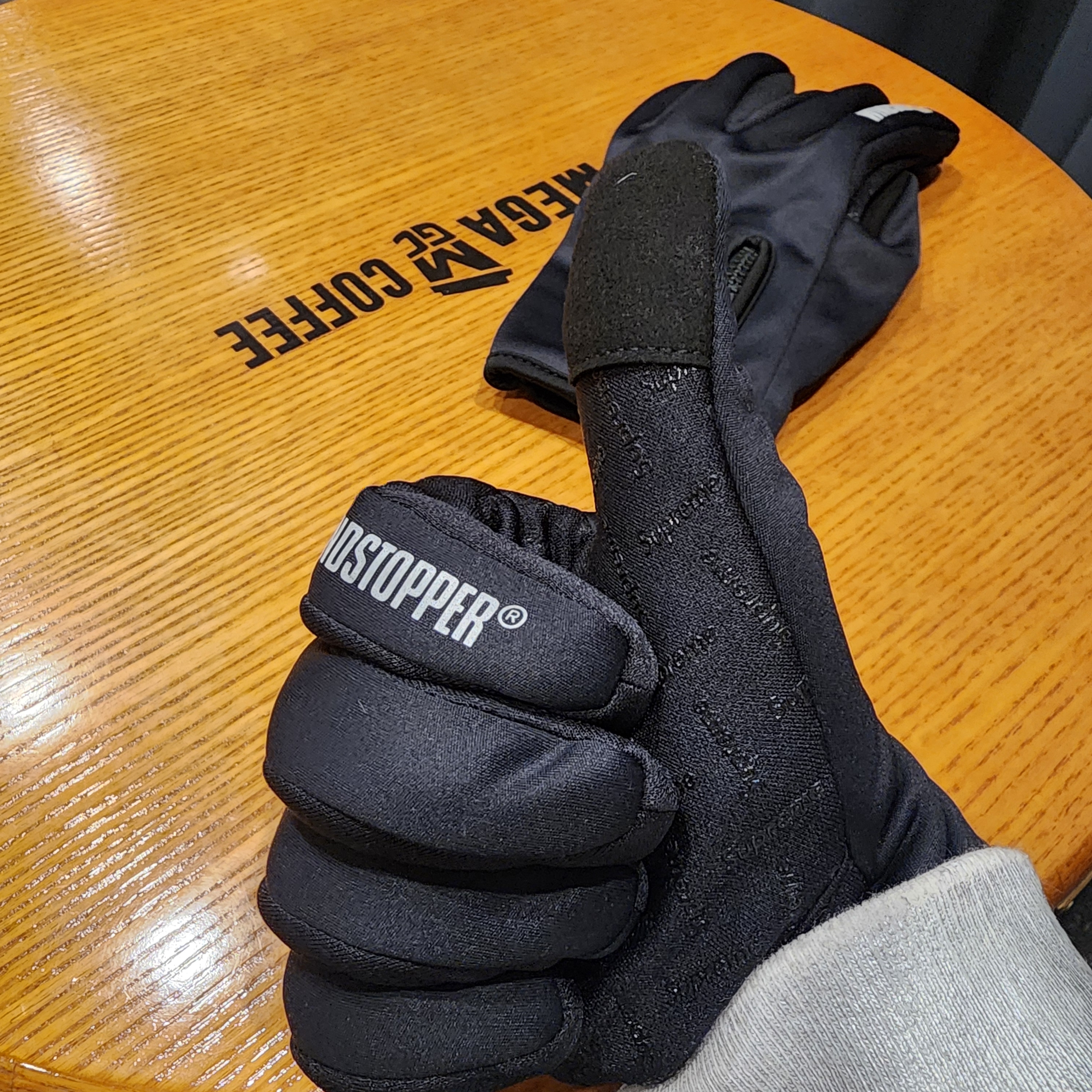 Supreme Windstopper Zip Gloves Black - 24FW 착용 스타일 - 3