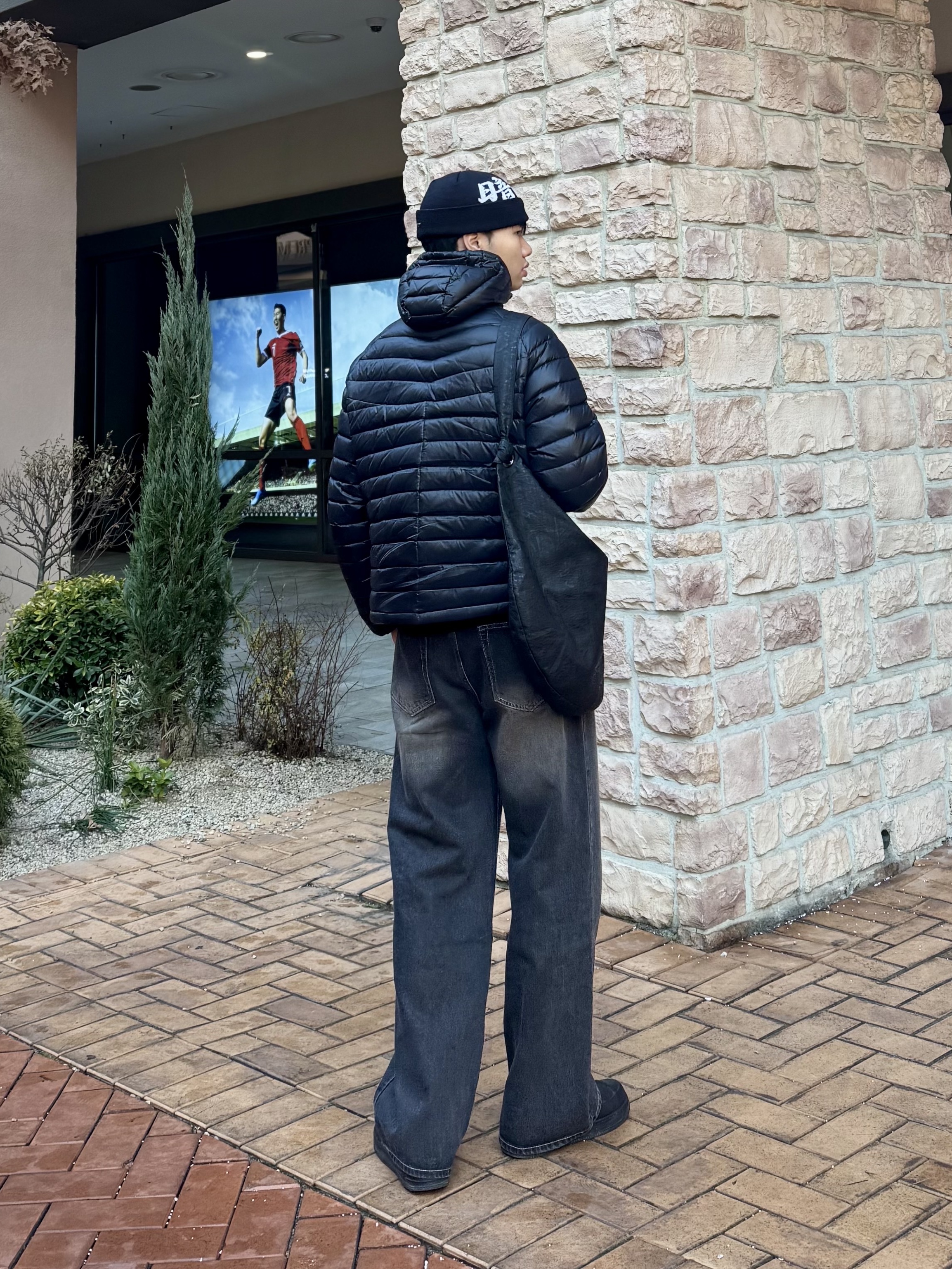 Darkr8m Studio Beanie Black, Nike x Supreme Air Force 1 Low Black 착용 스타일 - 4