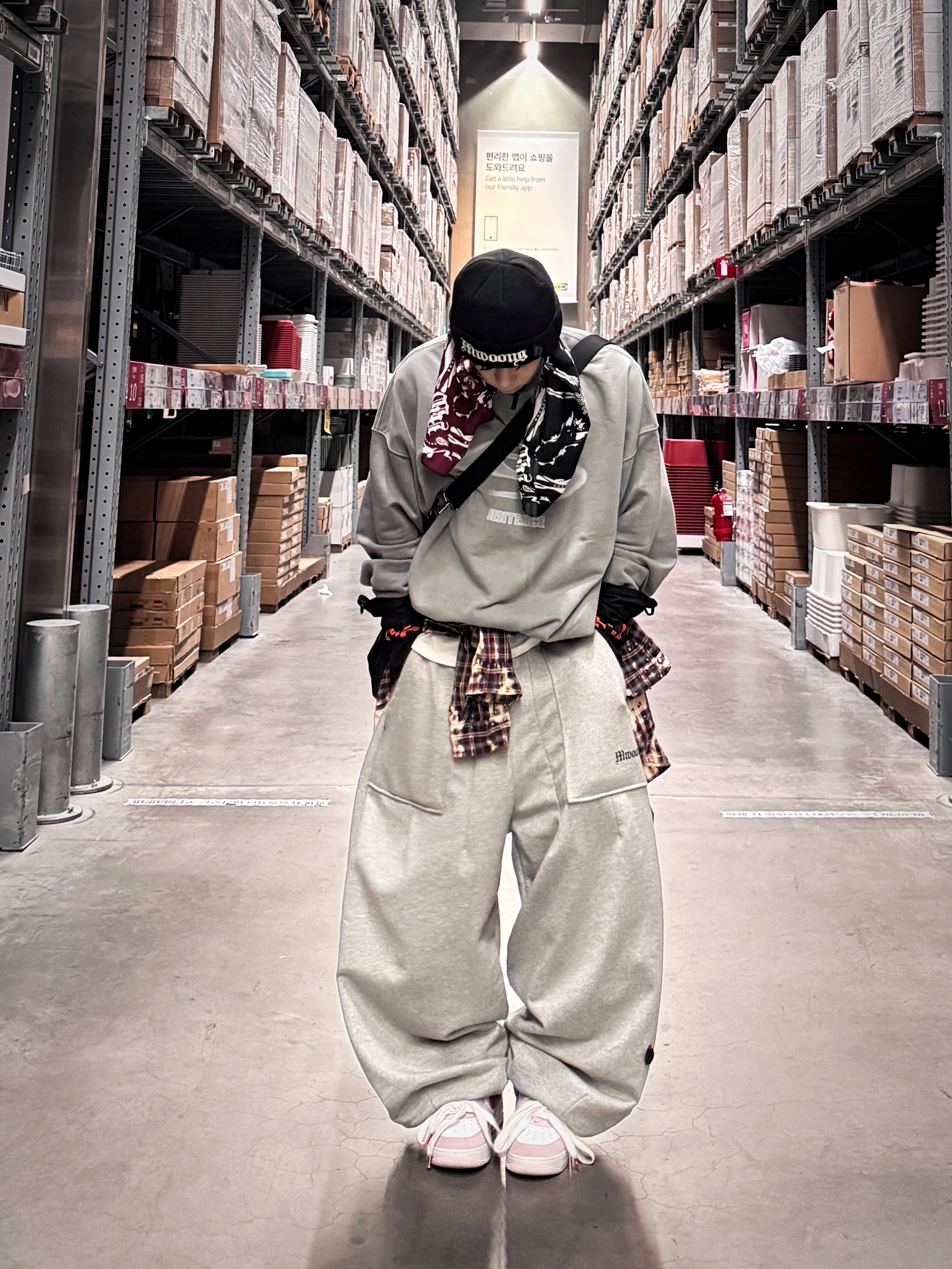 Nike Air Force 1 '07 QS Valentine's Day, Nos Couleurs Bleached Bite Shirts Burgundy 착용 스타일 - 7