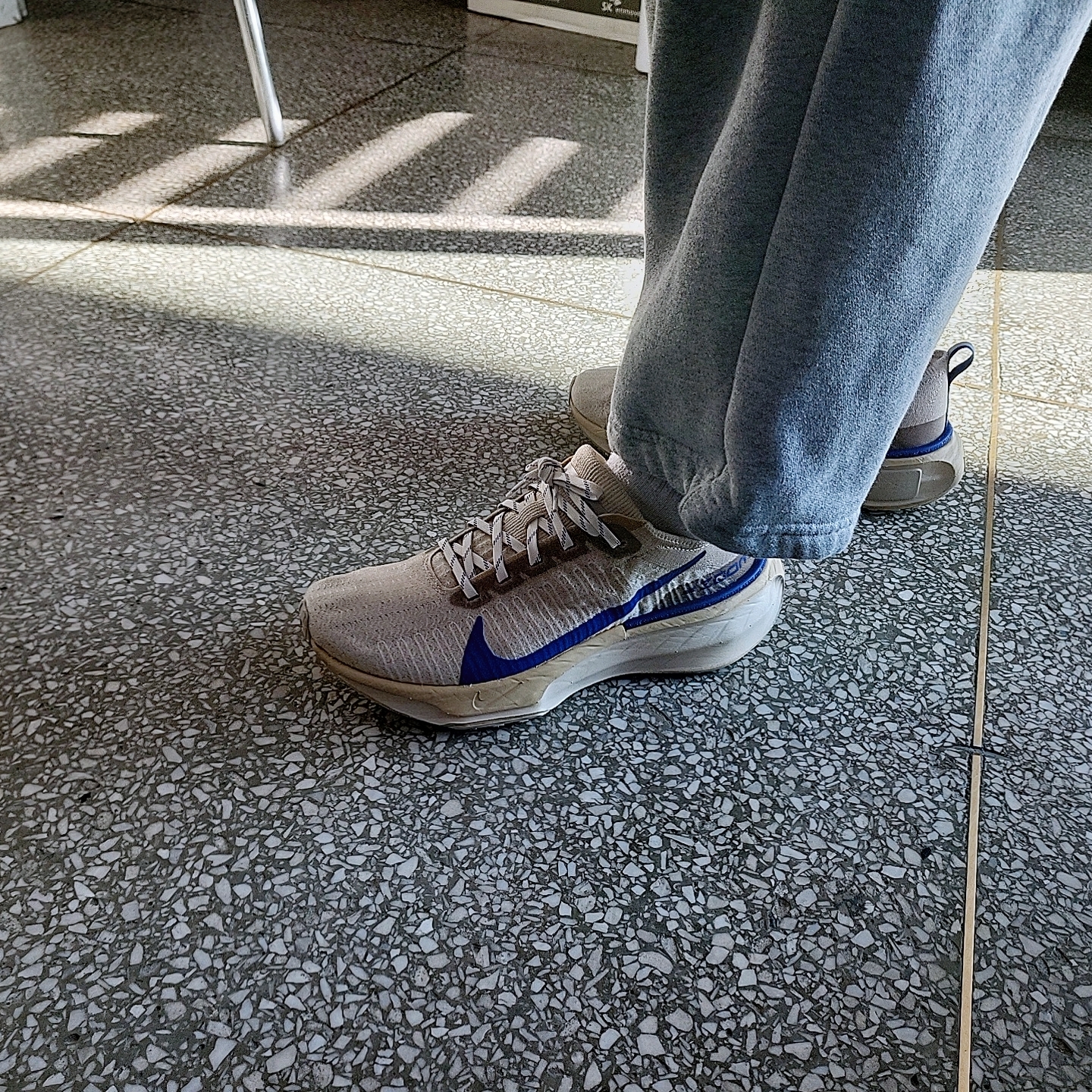 Nike Invincible 3 Sanddrift Concord 착용 스타일