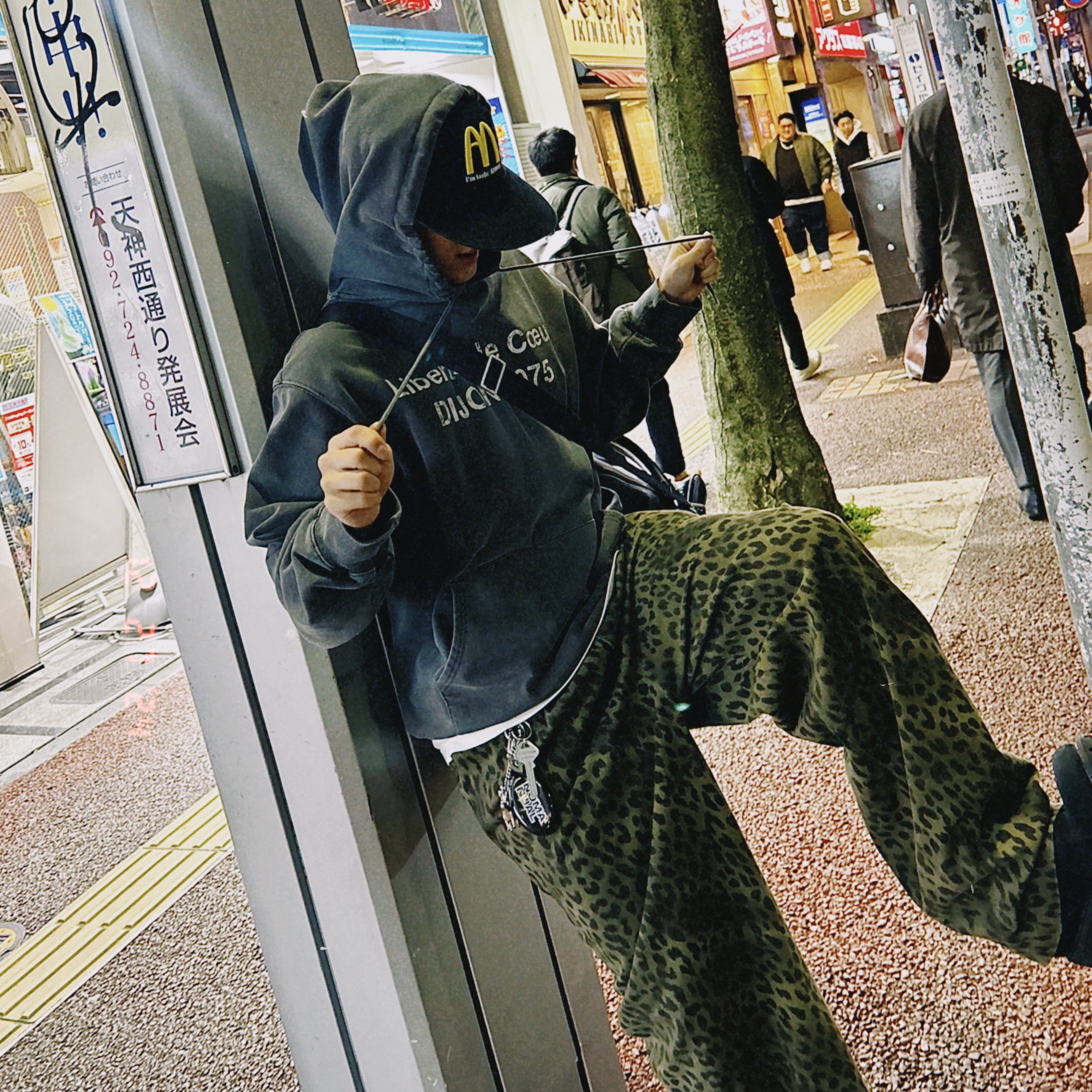 ersco Leopard Baggy Trousers Khaki 착용 스타일 - 2