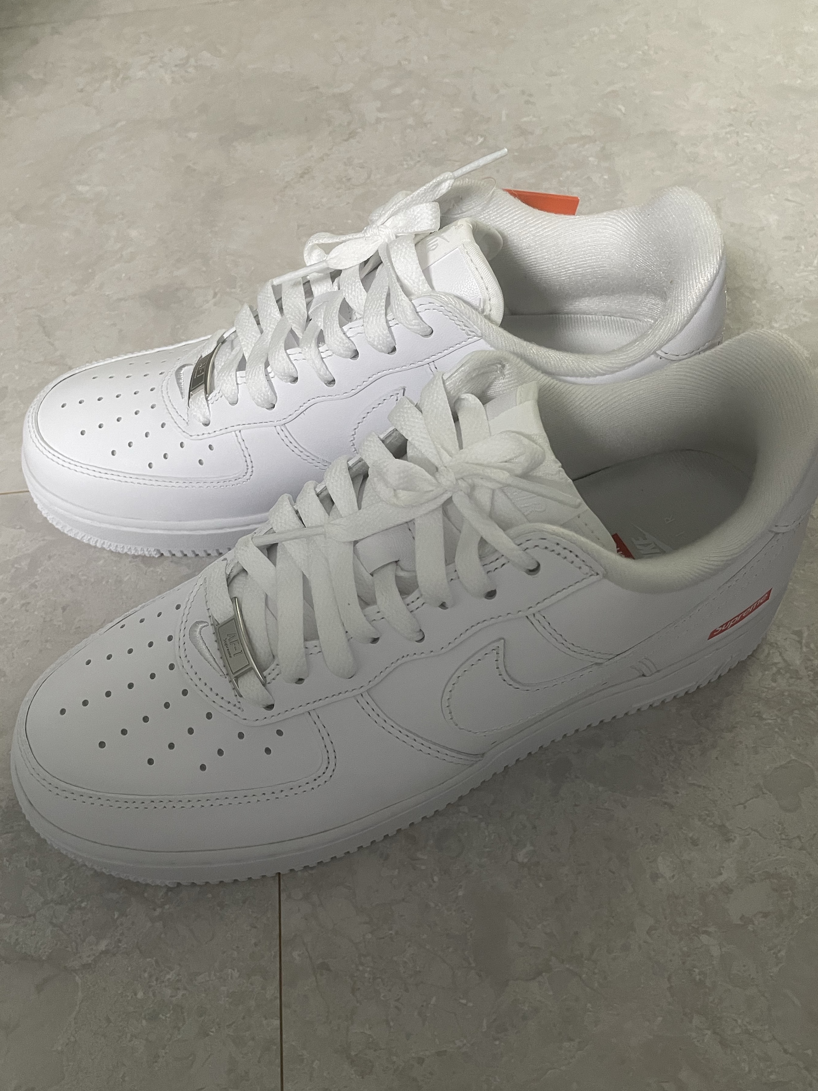 Nike x Supreme Air Force 1 Low White 착용 스타일