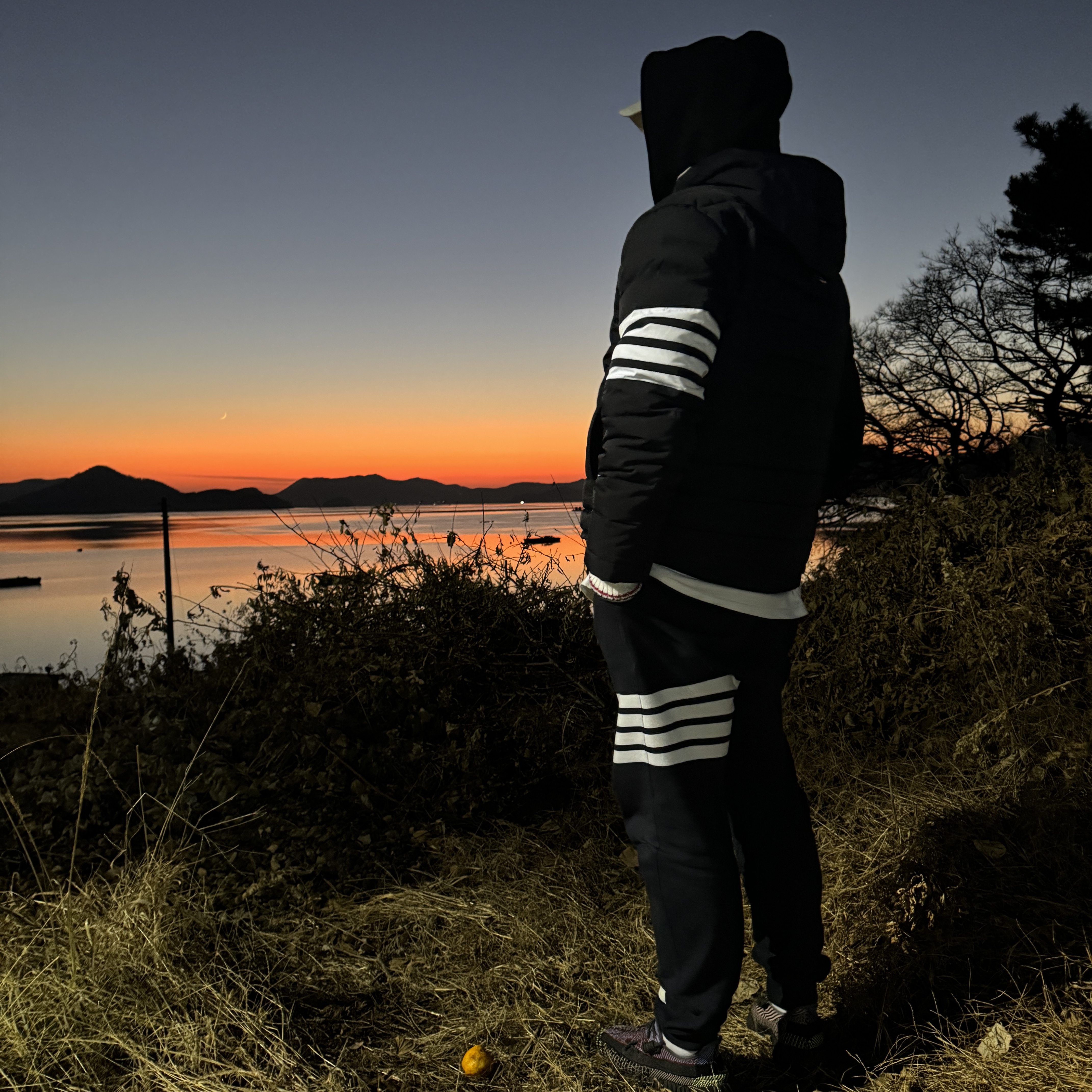 Thom Browne Poly Twill Down Filled 4-Bar Ski Jacket Navy, Wooyoungmi Flower Back Logo Hoodie Black - 23FW 착용 스타일
