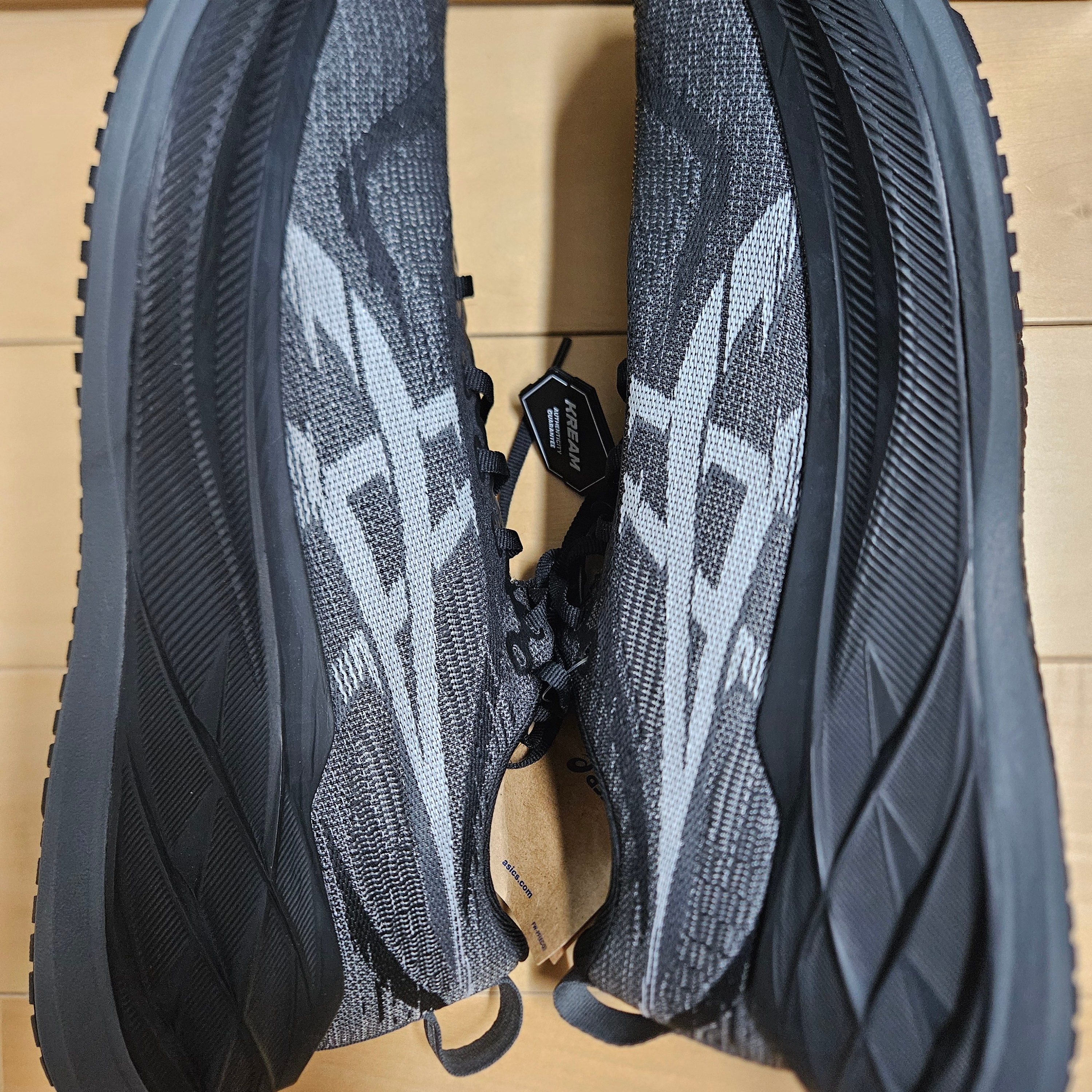 Asics Superblast 2 Black White 착용 스타일 - 9