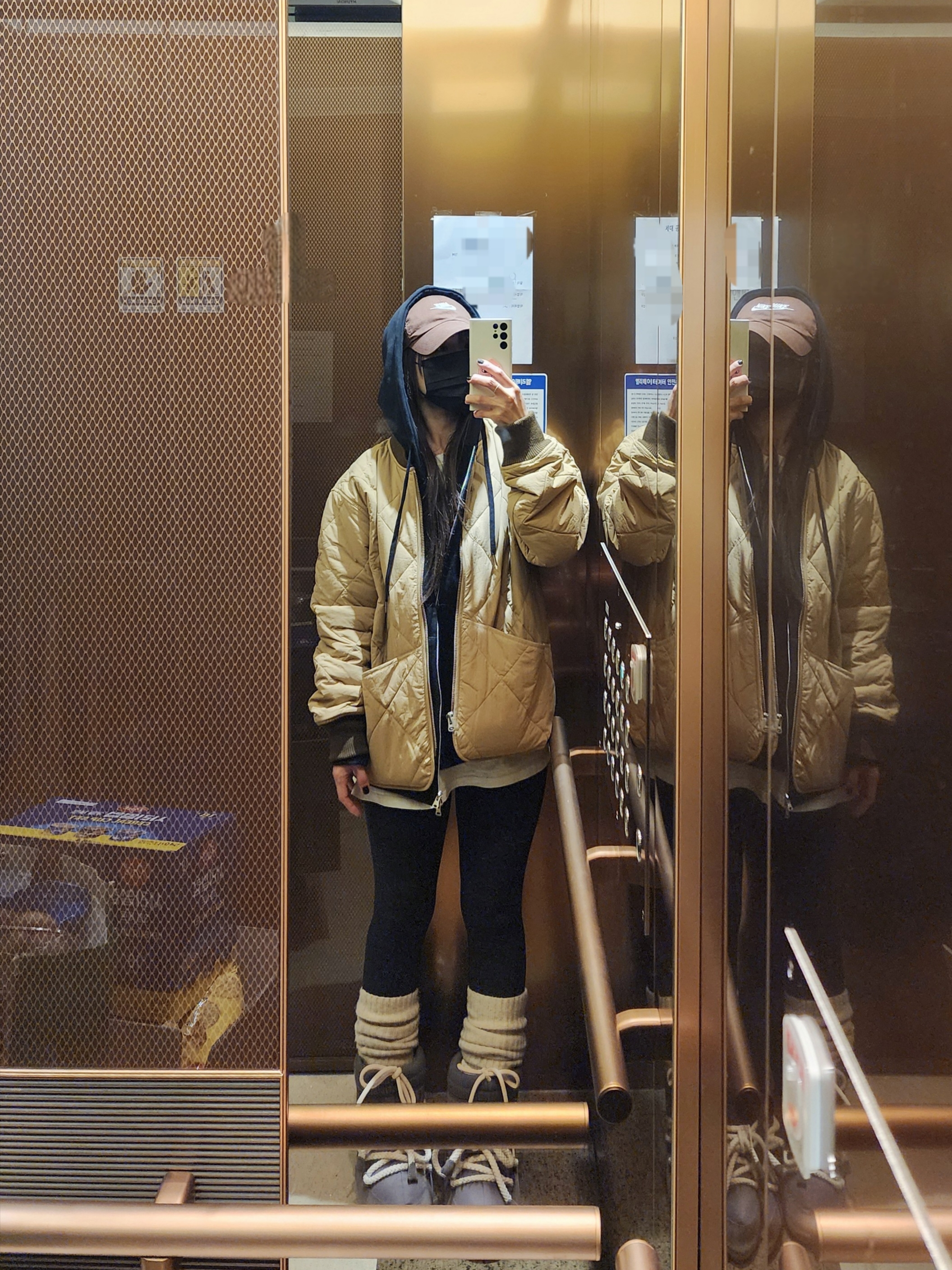 Stussy 8 Ball Quilted Liner Jacket Brown, (W) Moon Boot x Casestudy CS Icon Low Boots Taupe 착용 스타일