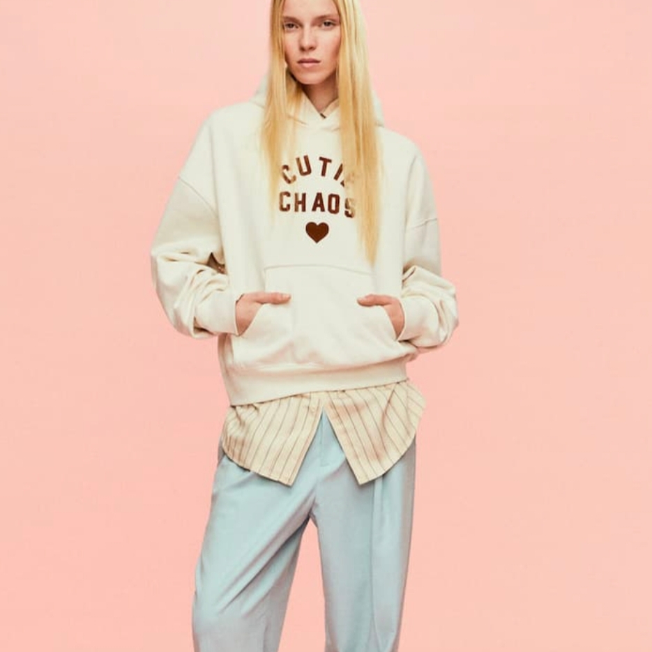 Zara x Harry Lambert Text Hoodie Ecru, N ARCHIVE Archive Double Face Fabric Stitch Detail Cotton Pants Sky Blue 착용 스타일 - 1