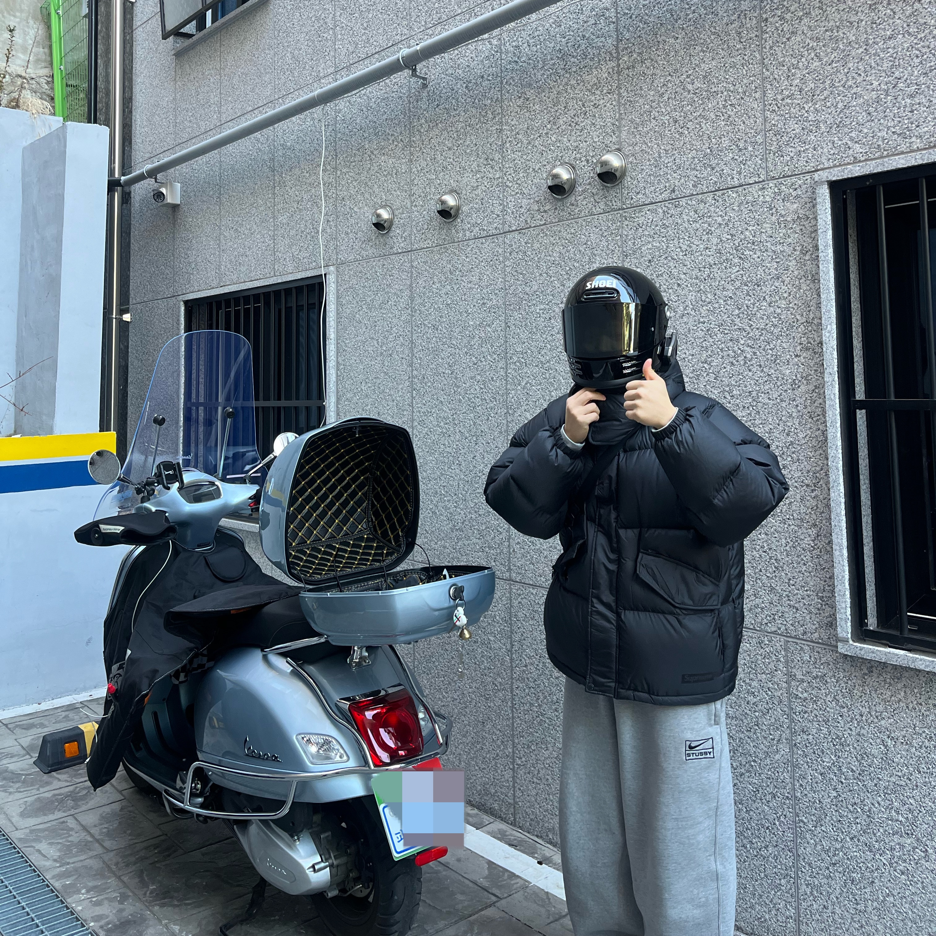 Supreme 700-Fill Down Lightweight Puffer Jacket Black - 24FW, Nike x Stussy NRG Fleece Pants Dark Grey Heather (DO9340-063) 착용 스타일 - 1