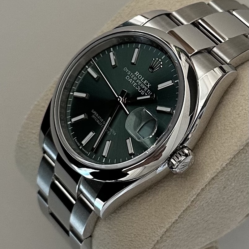Rolex Datejust 36mm 126200 Mint Green Oyster 착용 스타일